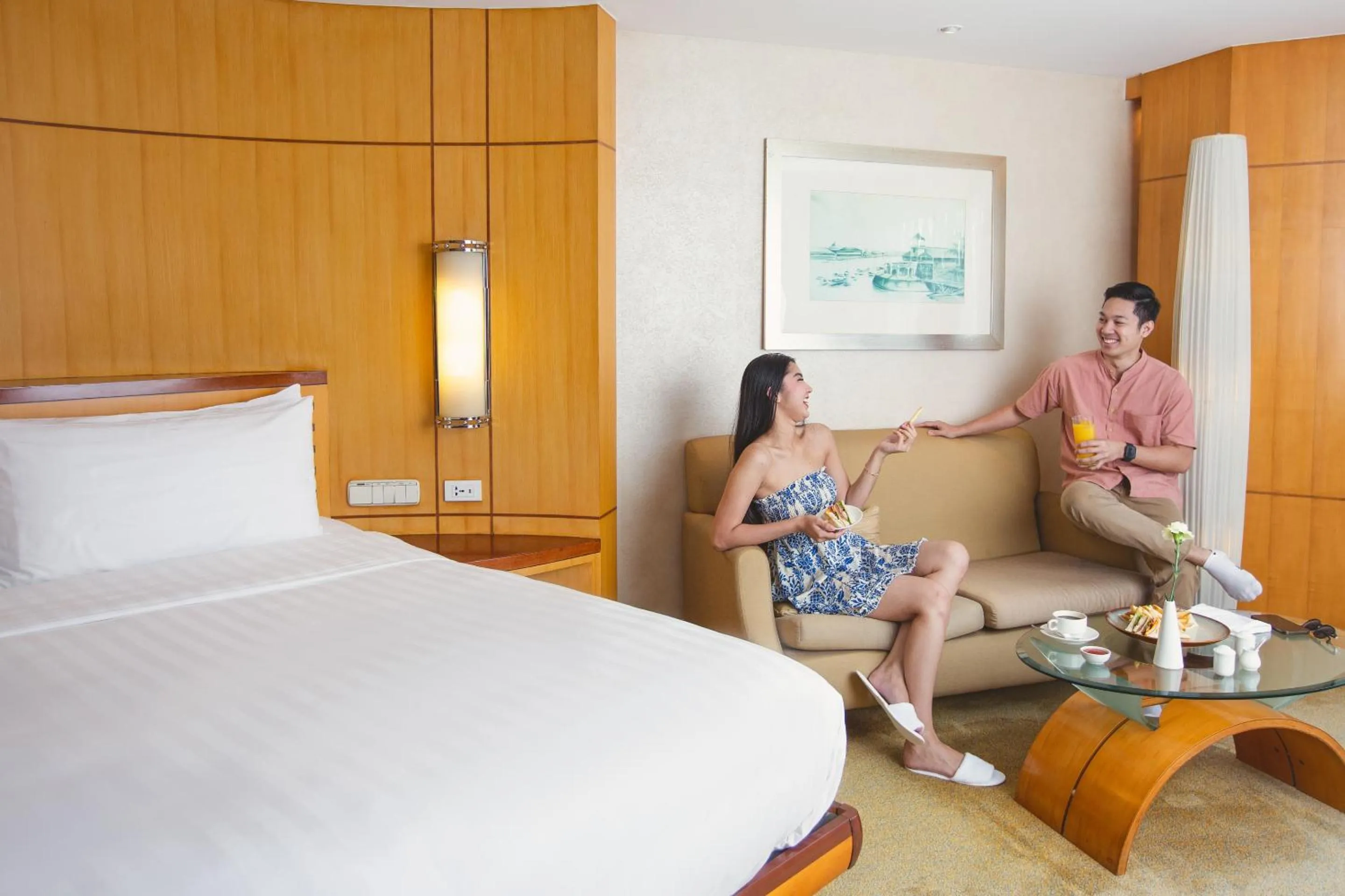 Bedroom, Bed in Makati Shangri-La, Manila