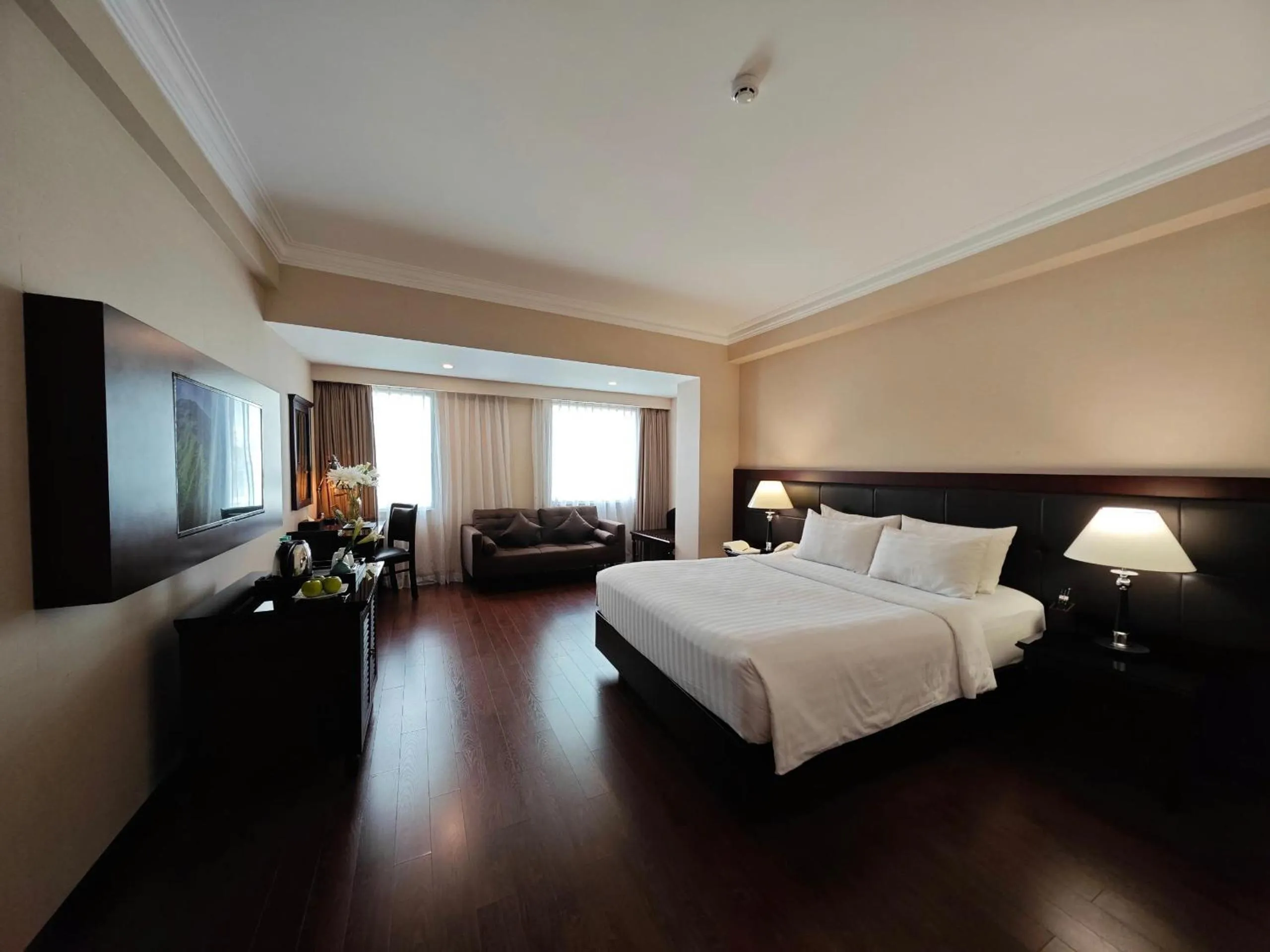 Photo of the whole room, Bed in Nhat Ha 2 Hotel