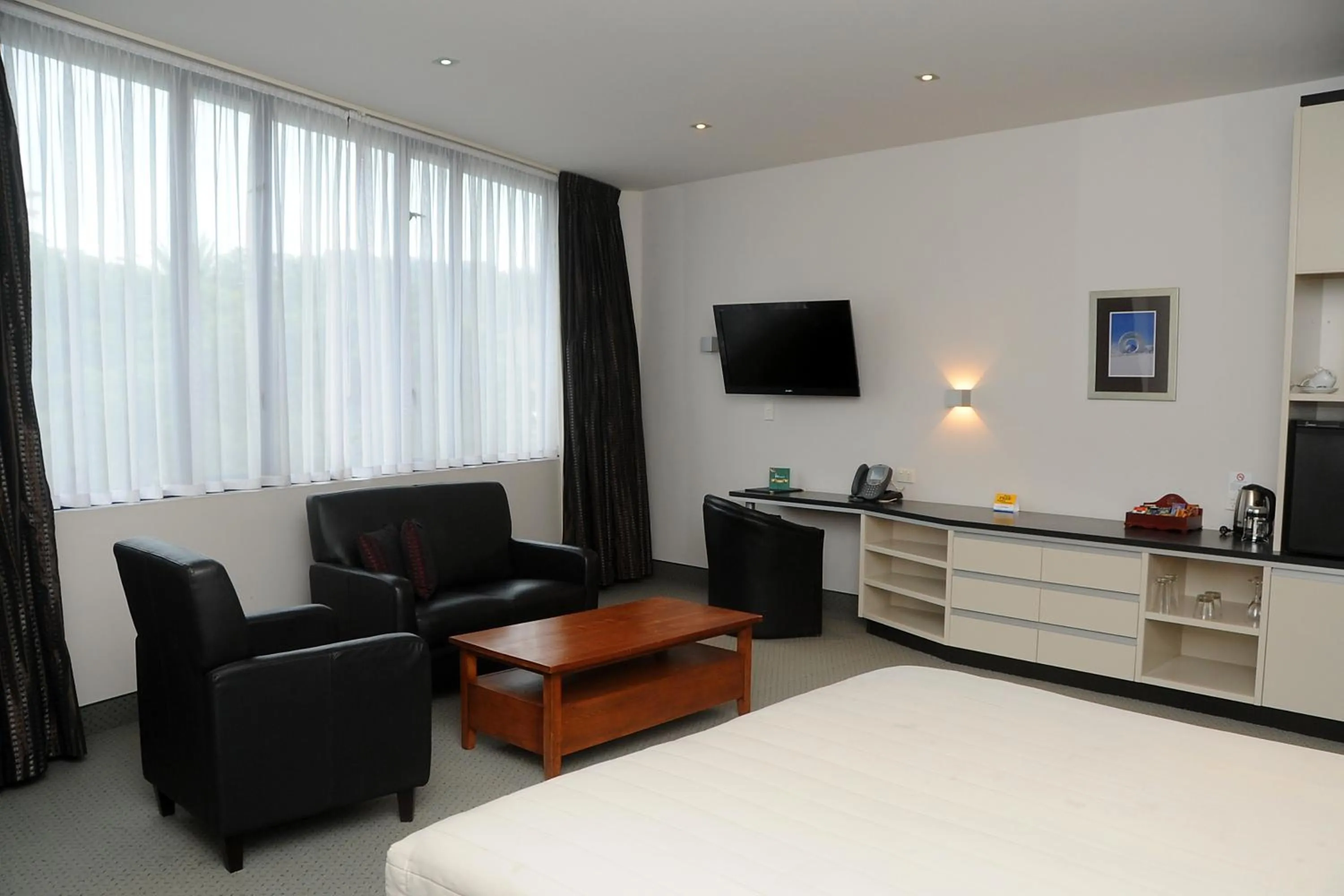 Photo of the whole room, Bed in Emerald Hotel