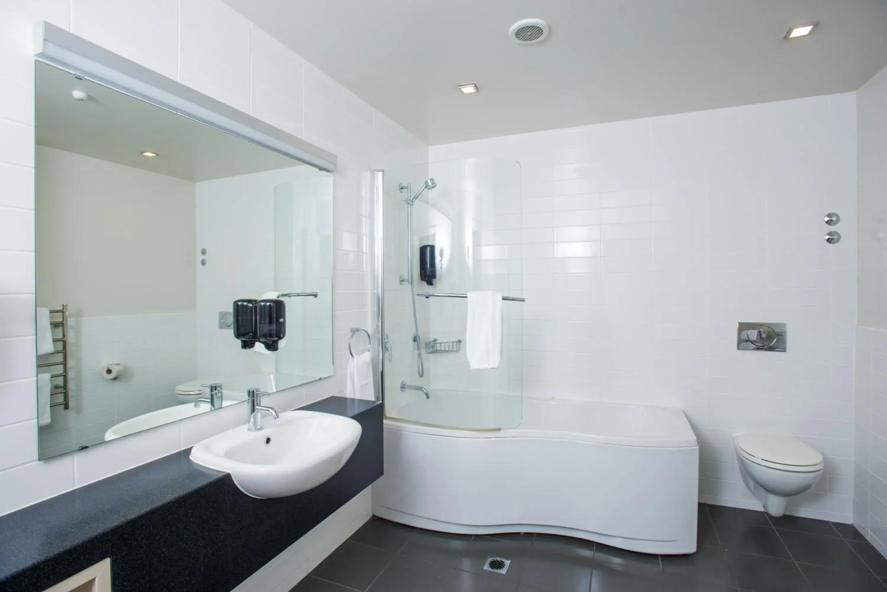 Executive Suite with River View in Emerald Hotel Executive Suite with River View in Emerald Hotel