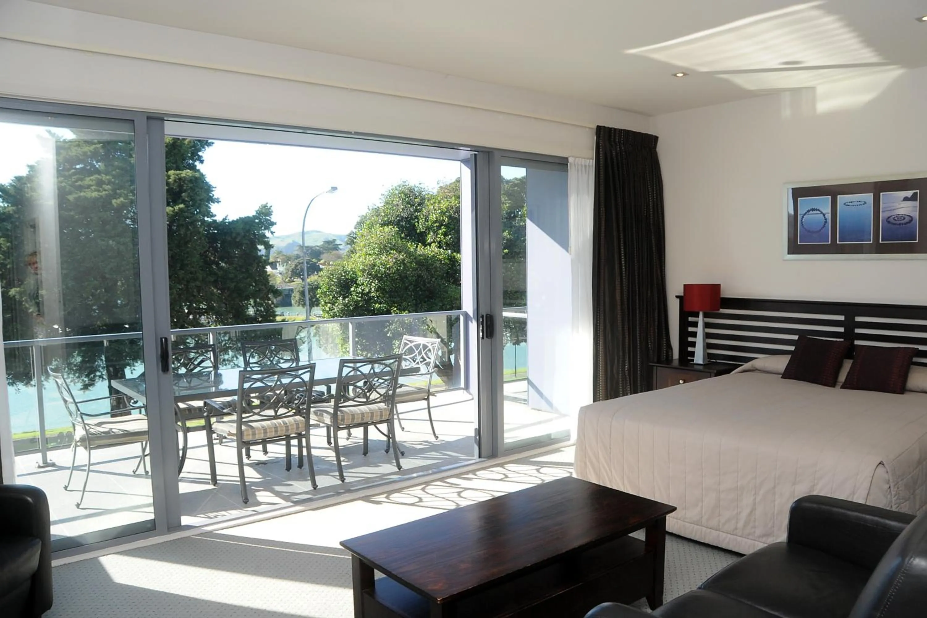 View (from property/room), Bed in Emerald Hotel