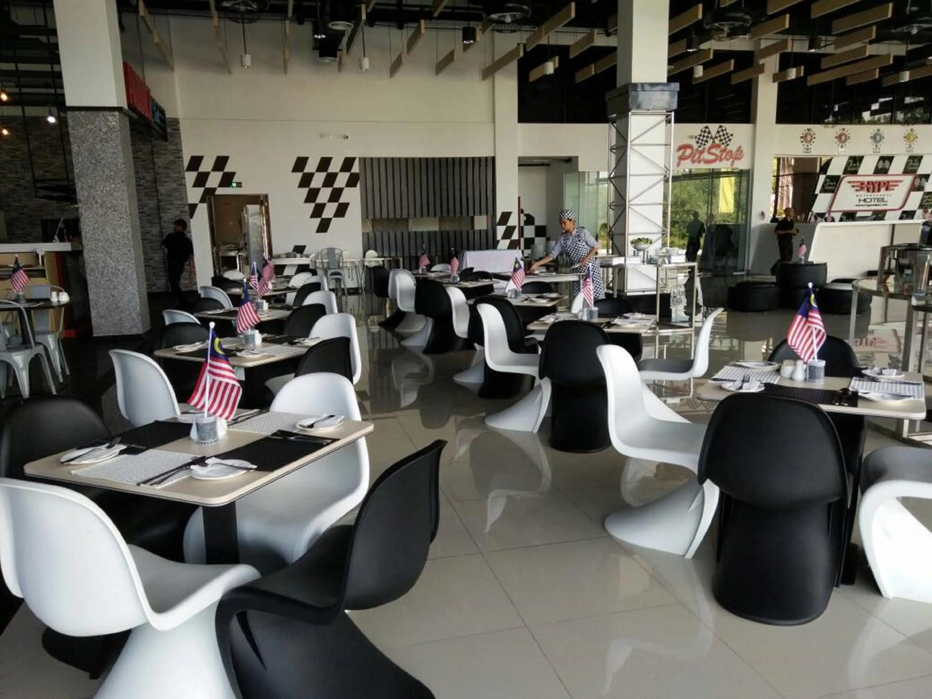 Restaurant/places to eat in Hype Motorsport Hotel Nilai