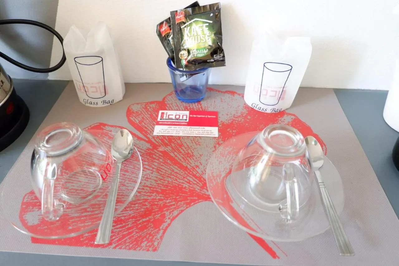 Coffee/tea facilities in The Icon service apartment