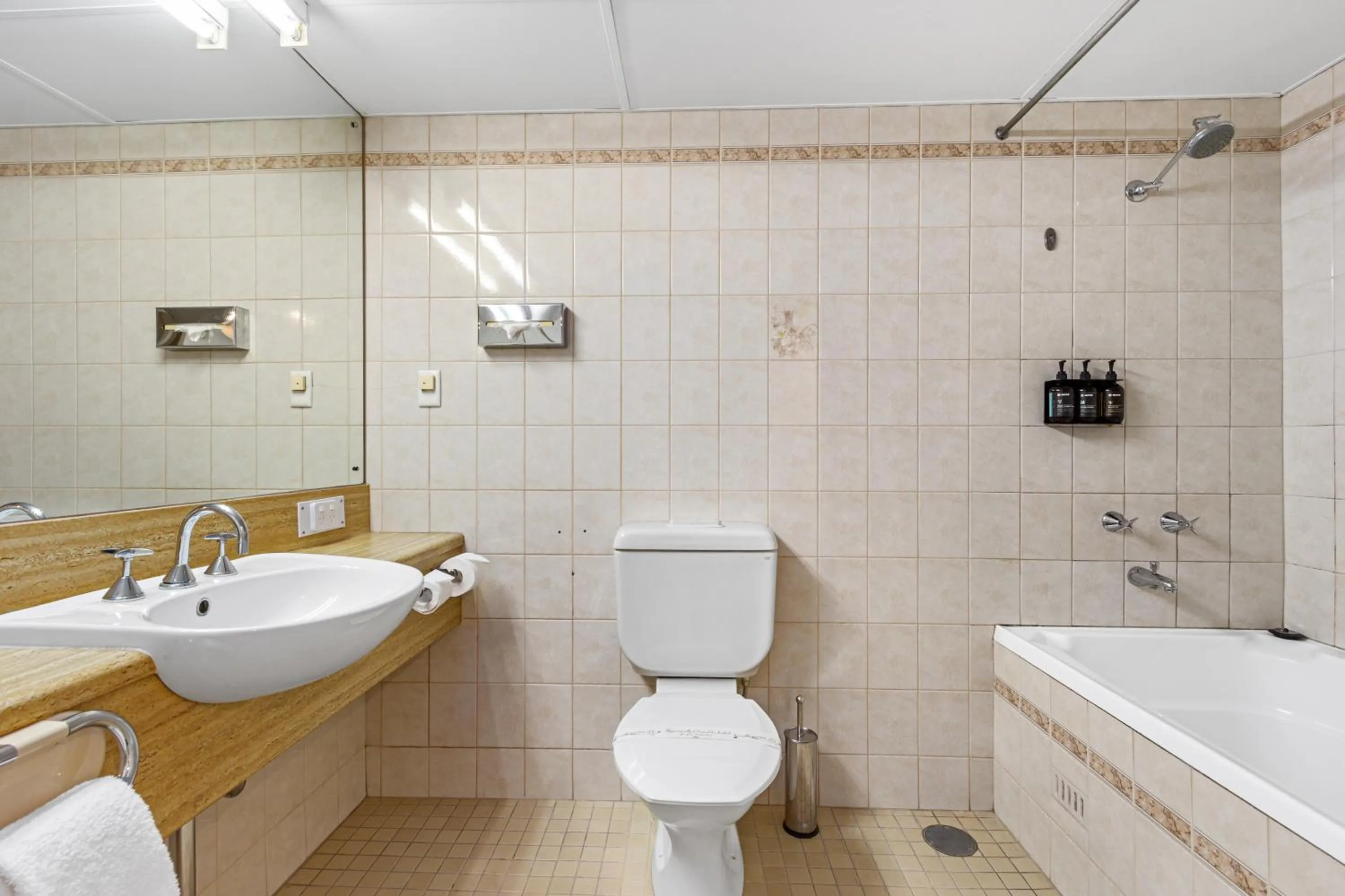 Bathroom in Comfort Hotel Adelaide Meridien