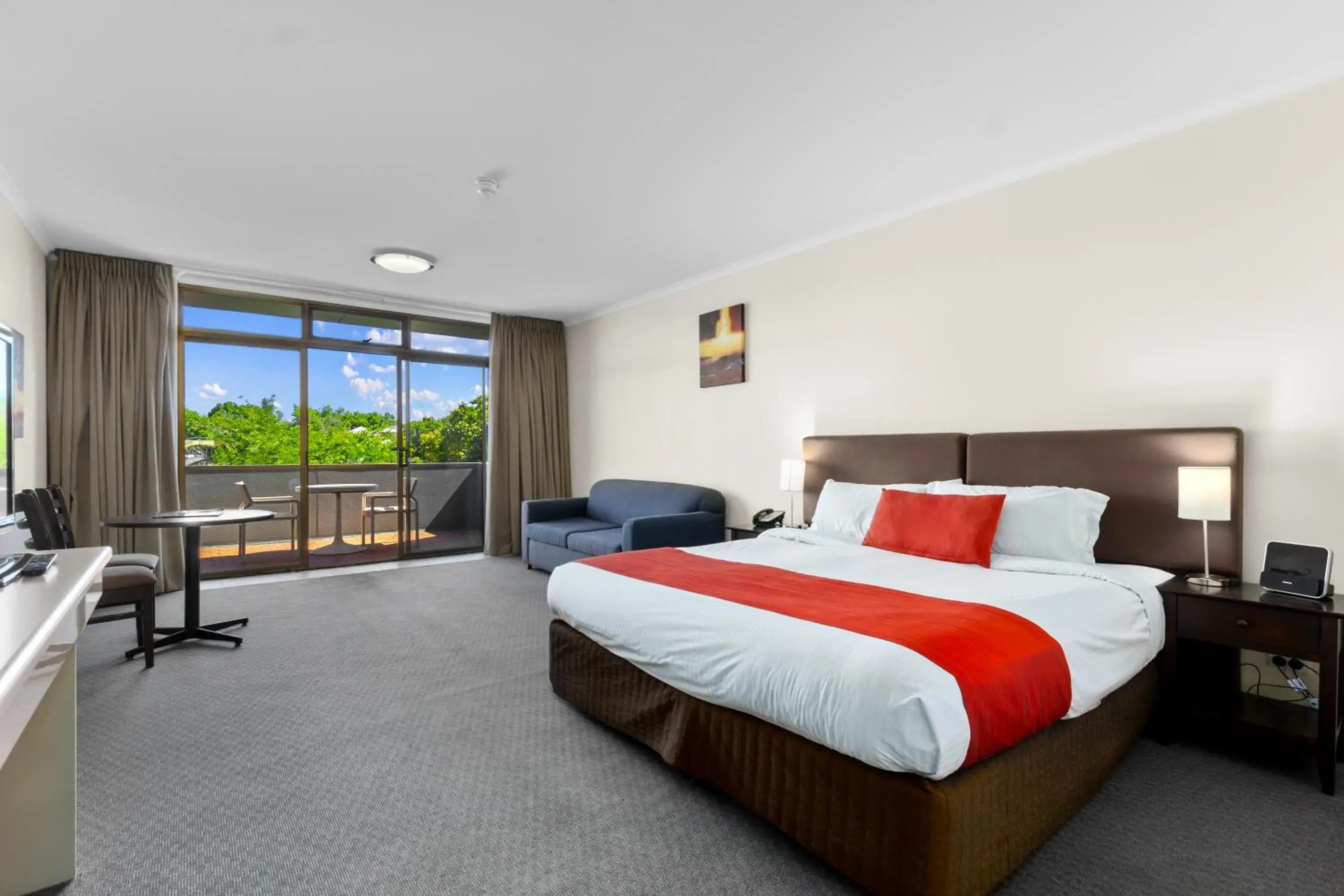 Executive Suite with Free Wifi and Parking in Comfort Hotel Adelaide Meridien Executive Suite with Free Wifi and Parking in Comfort Hotel Adelaide Meridien