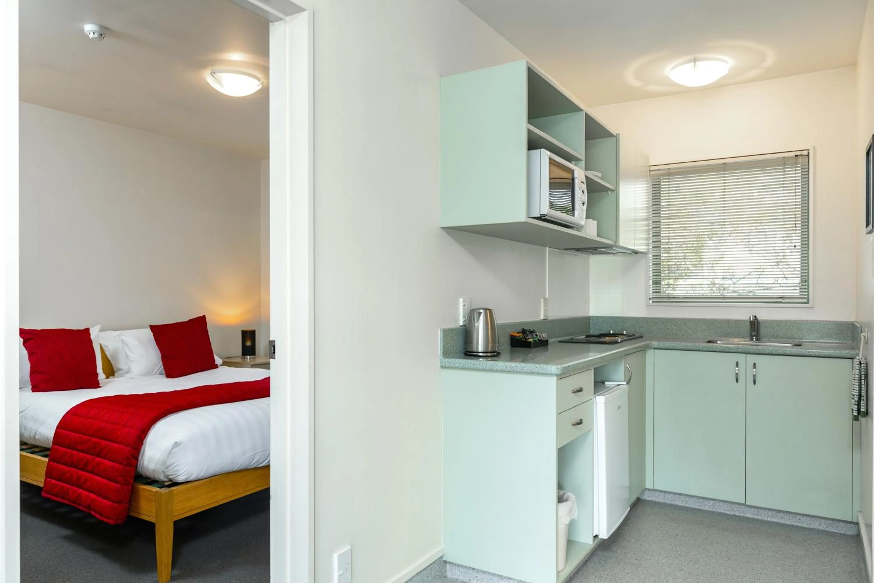 Bed in Jasmine Court Motel