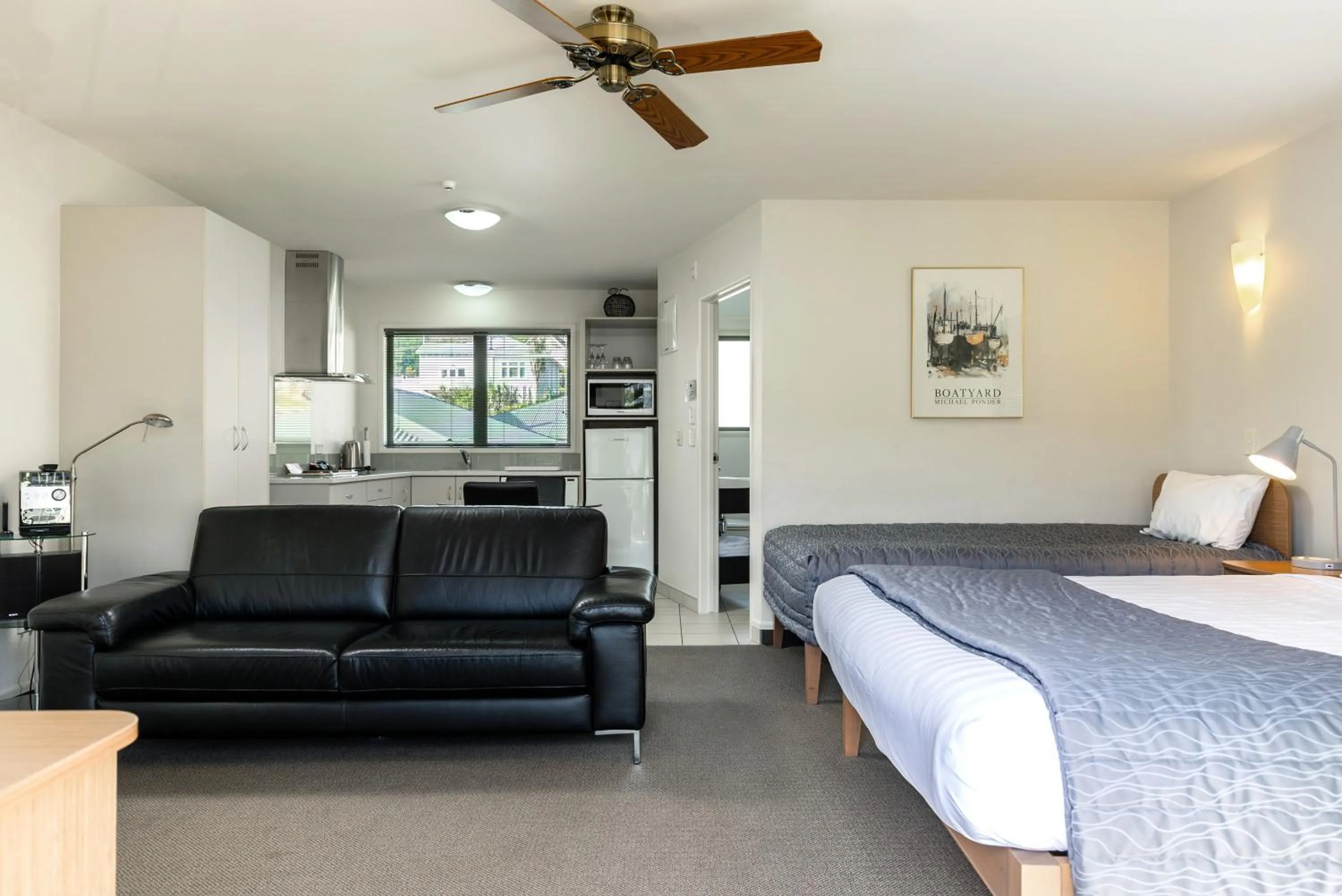 Bed in Jasmine Court Motel