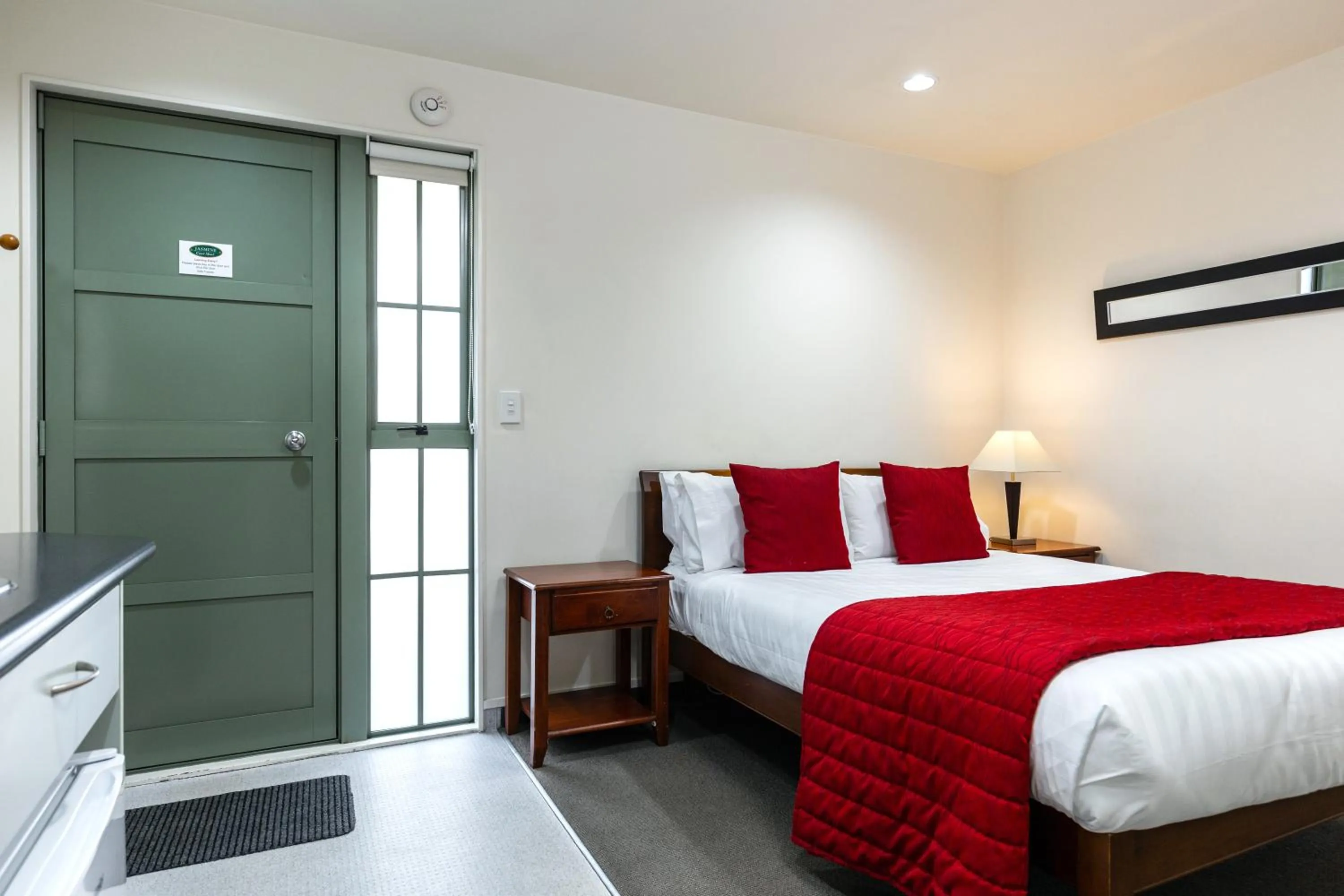 Bed in Jasmine Court Motel