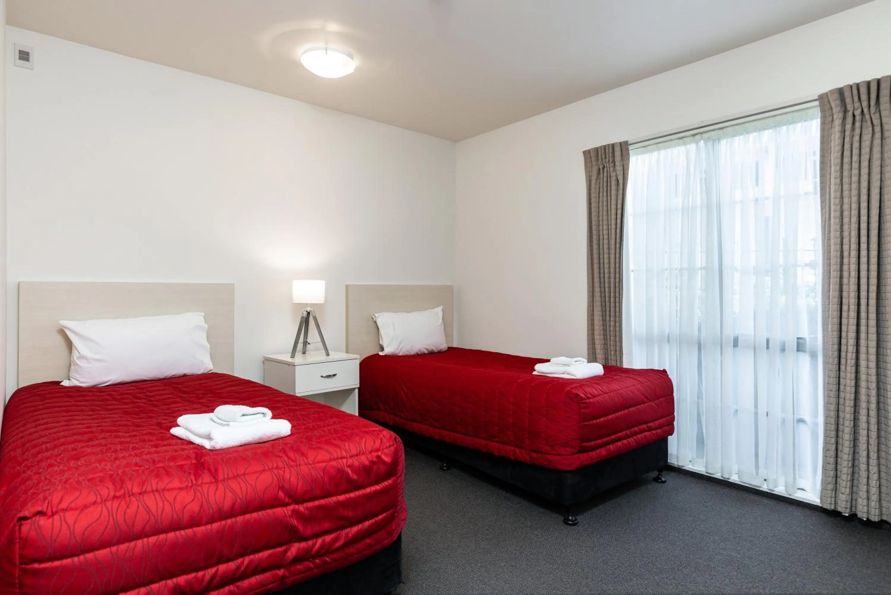 Bed in Jasmine Court Motel