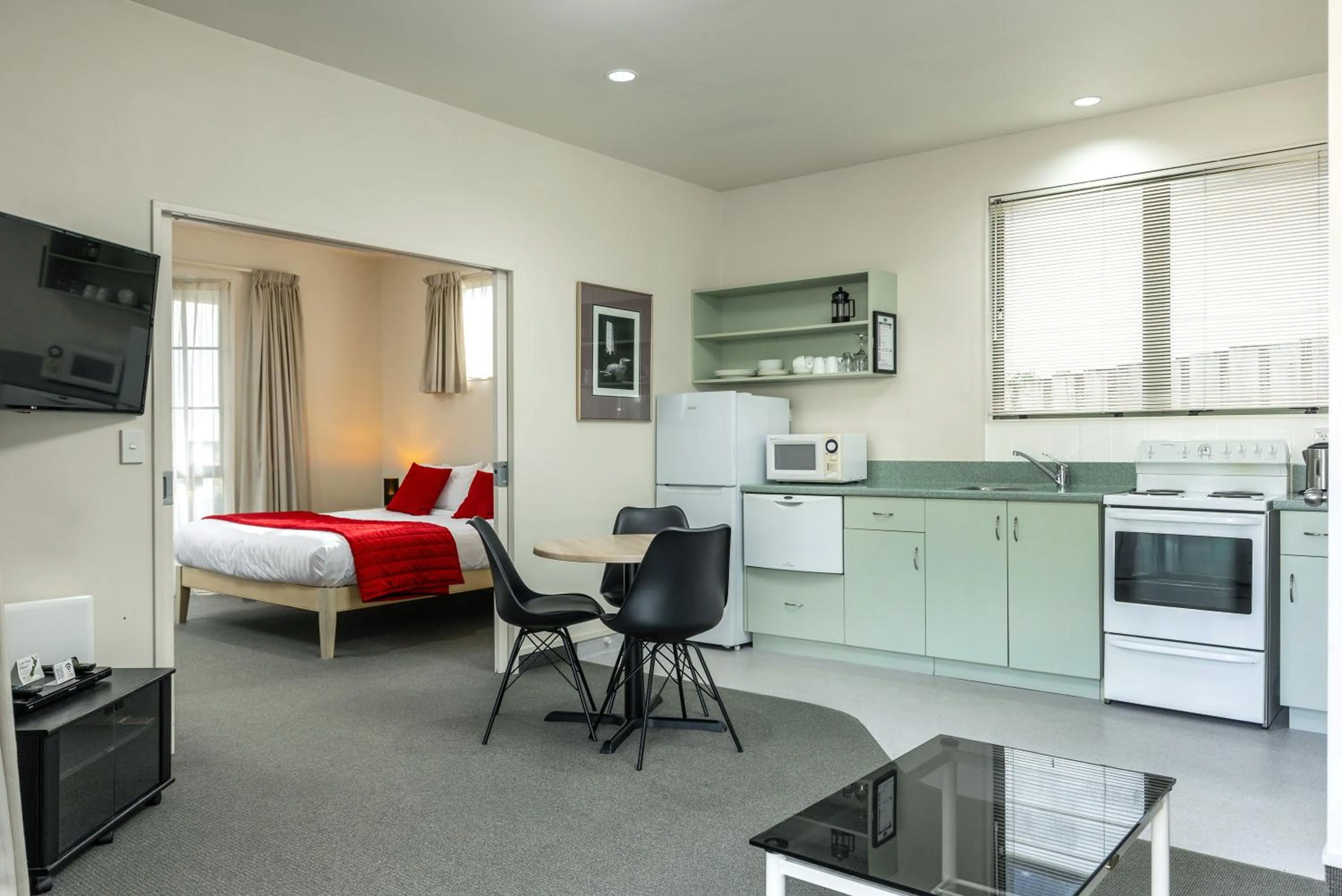 Bed in Jasmine Court Motel