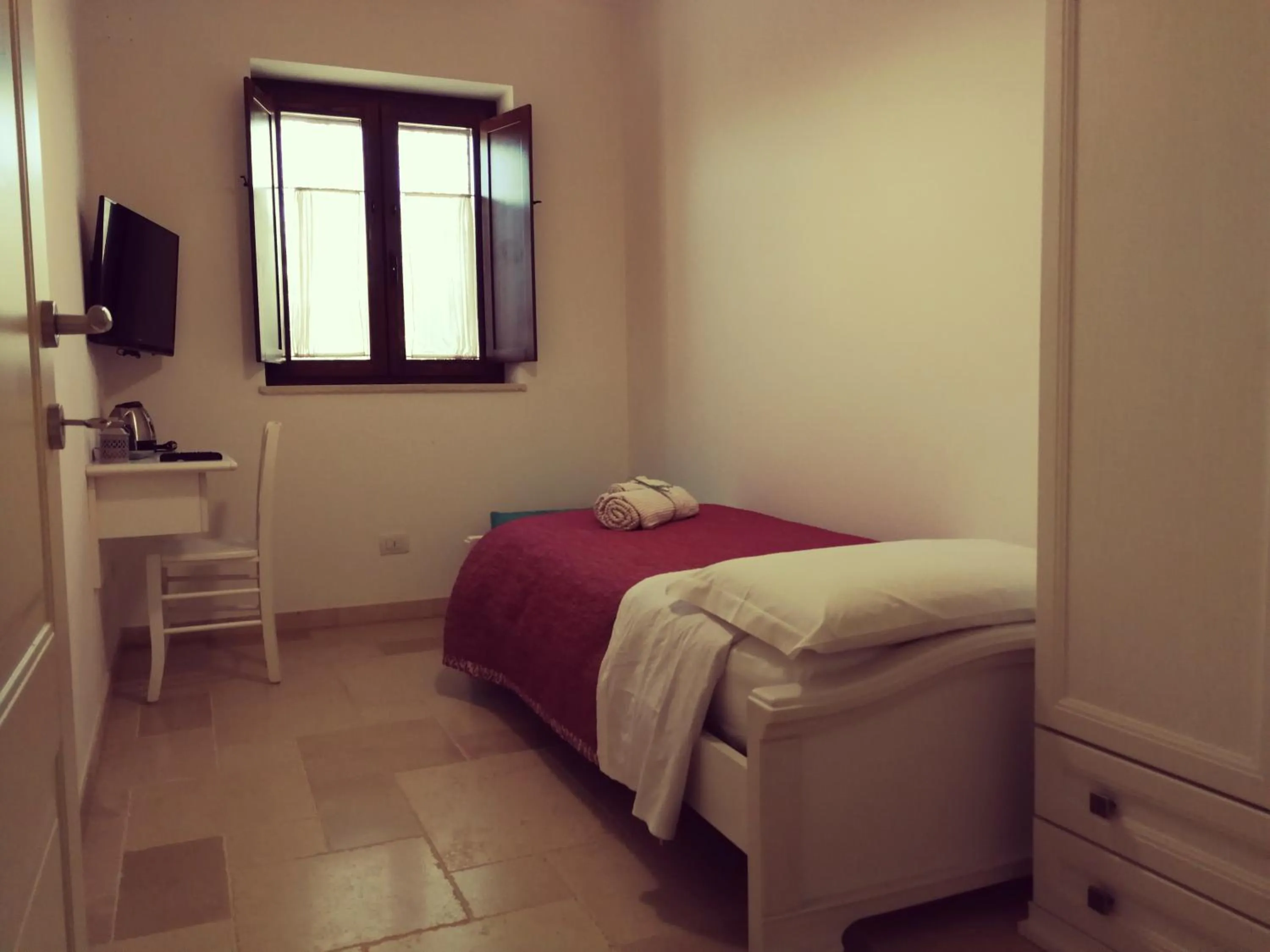 Bedroom, Bed in Lunalì