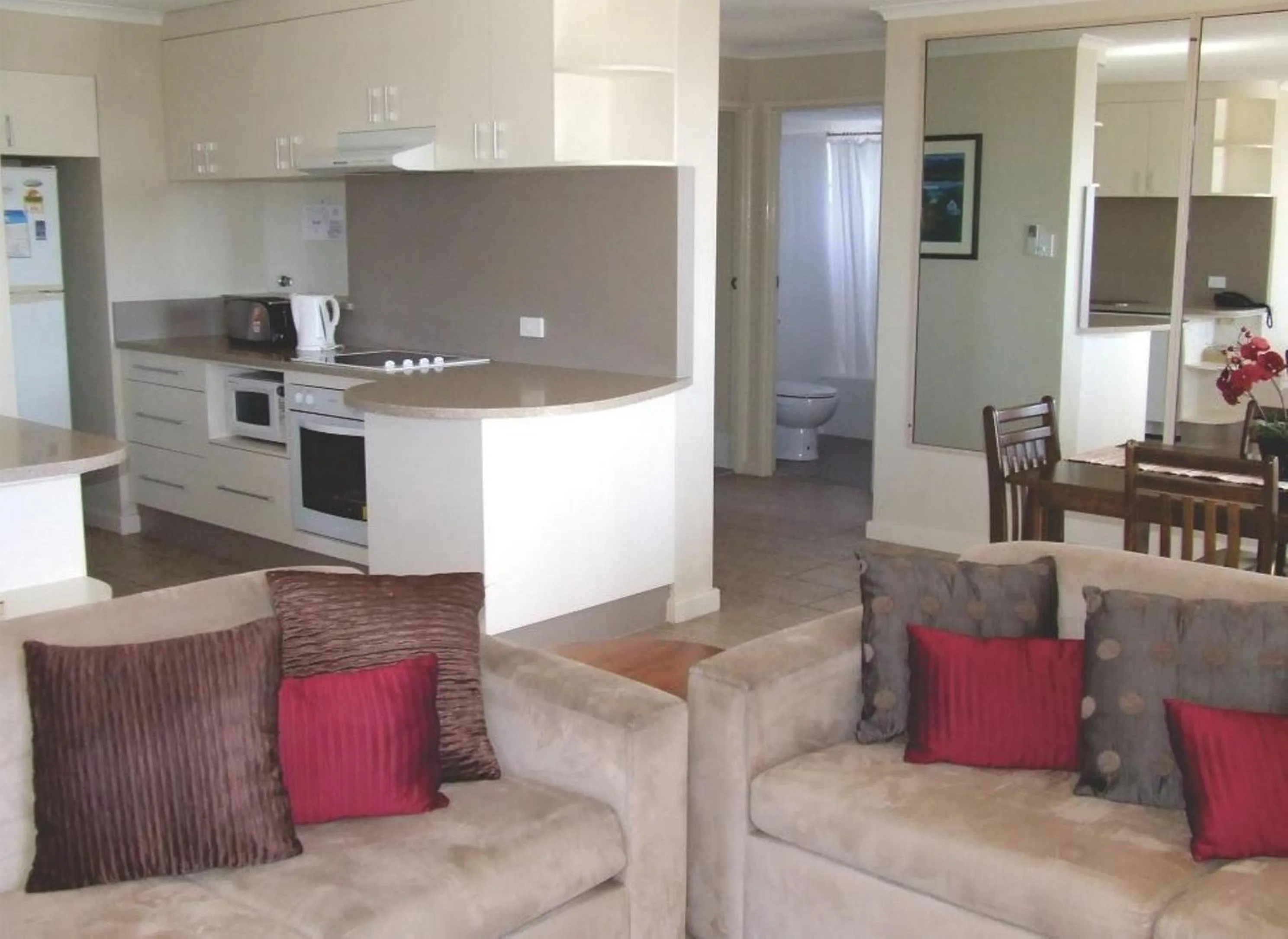 Living room in Coral Towers Holiday Suites