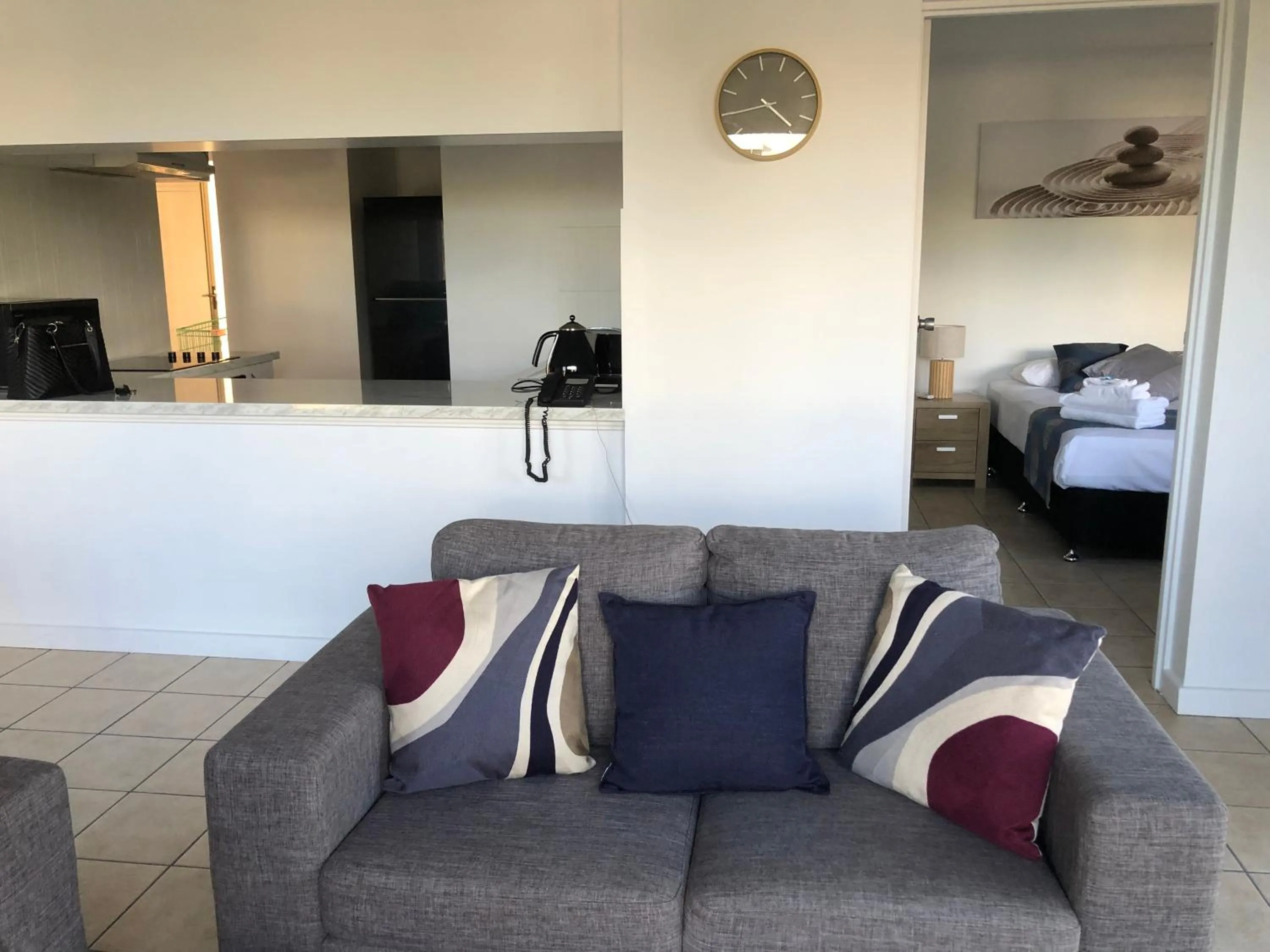 Living room in Coral Towers Holiday Suites