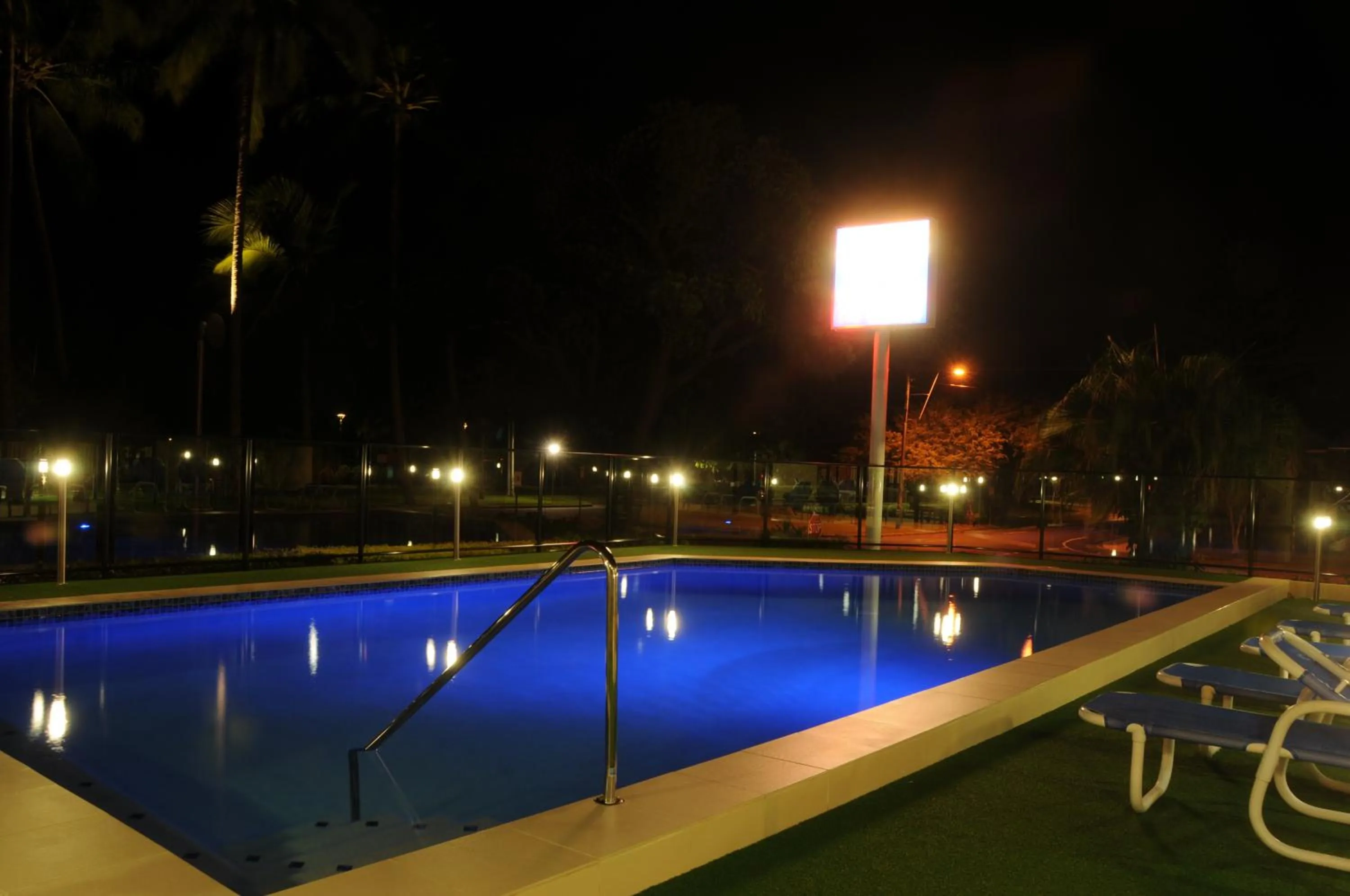 Night in Coral Towers Holiday Suites