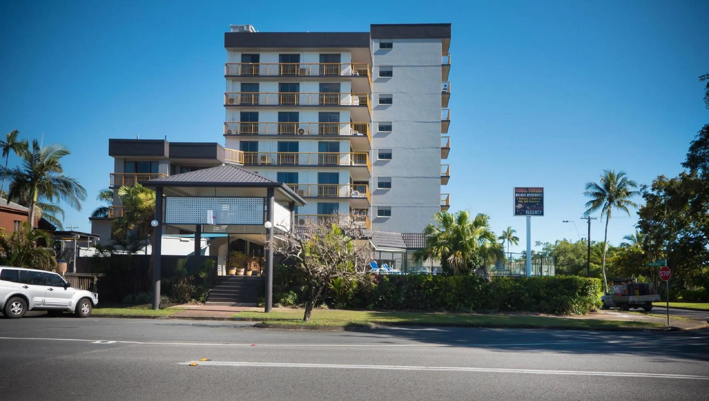 Facade/entrance in Coral Towers Holiday Suites