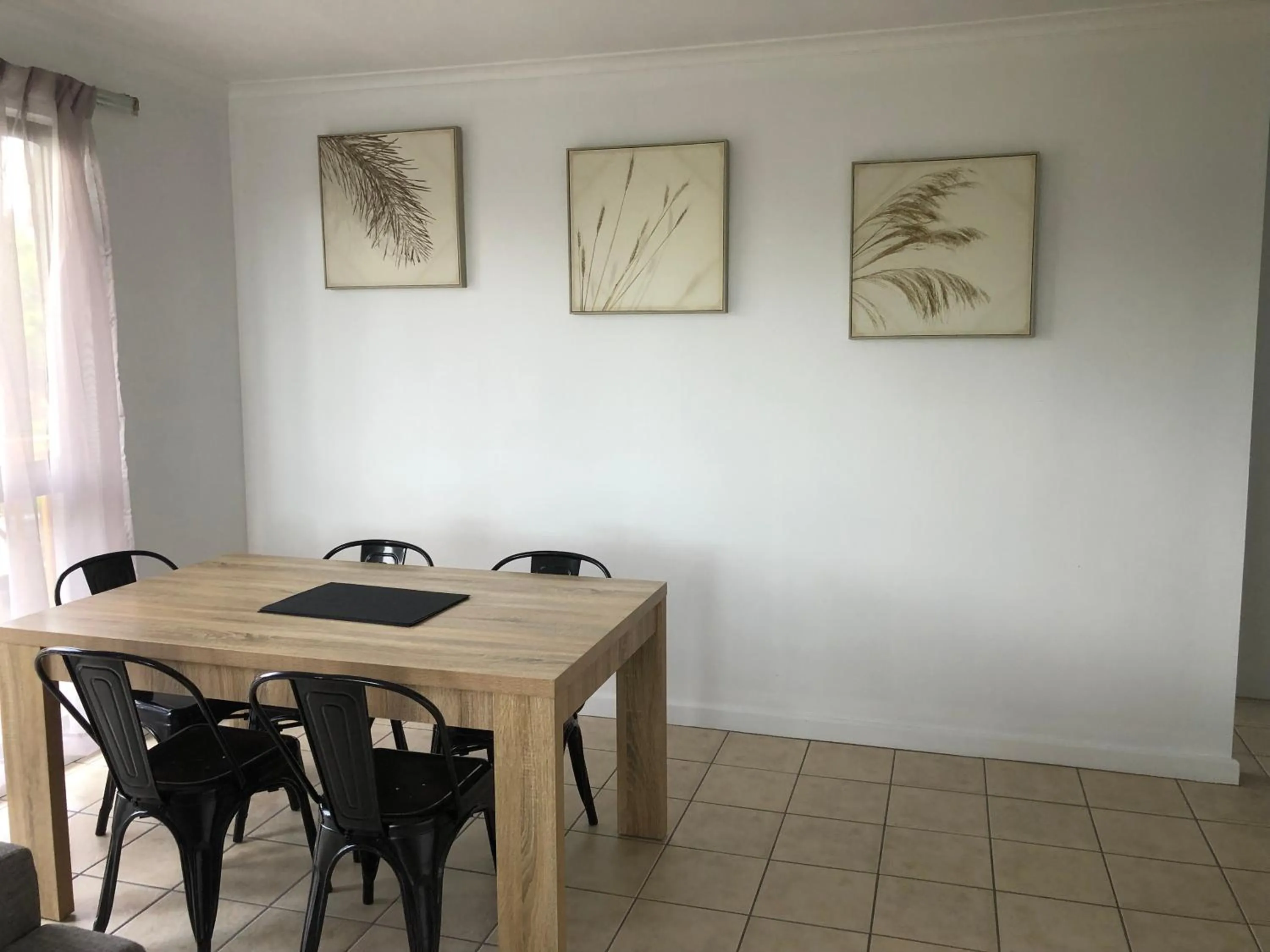 Property building in Coral Towers Holiday Suites