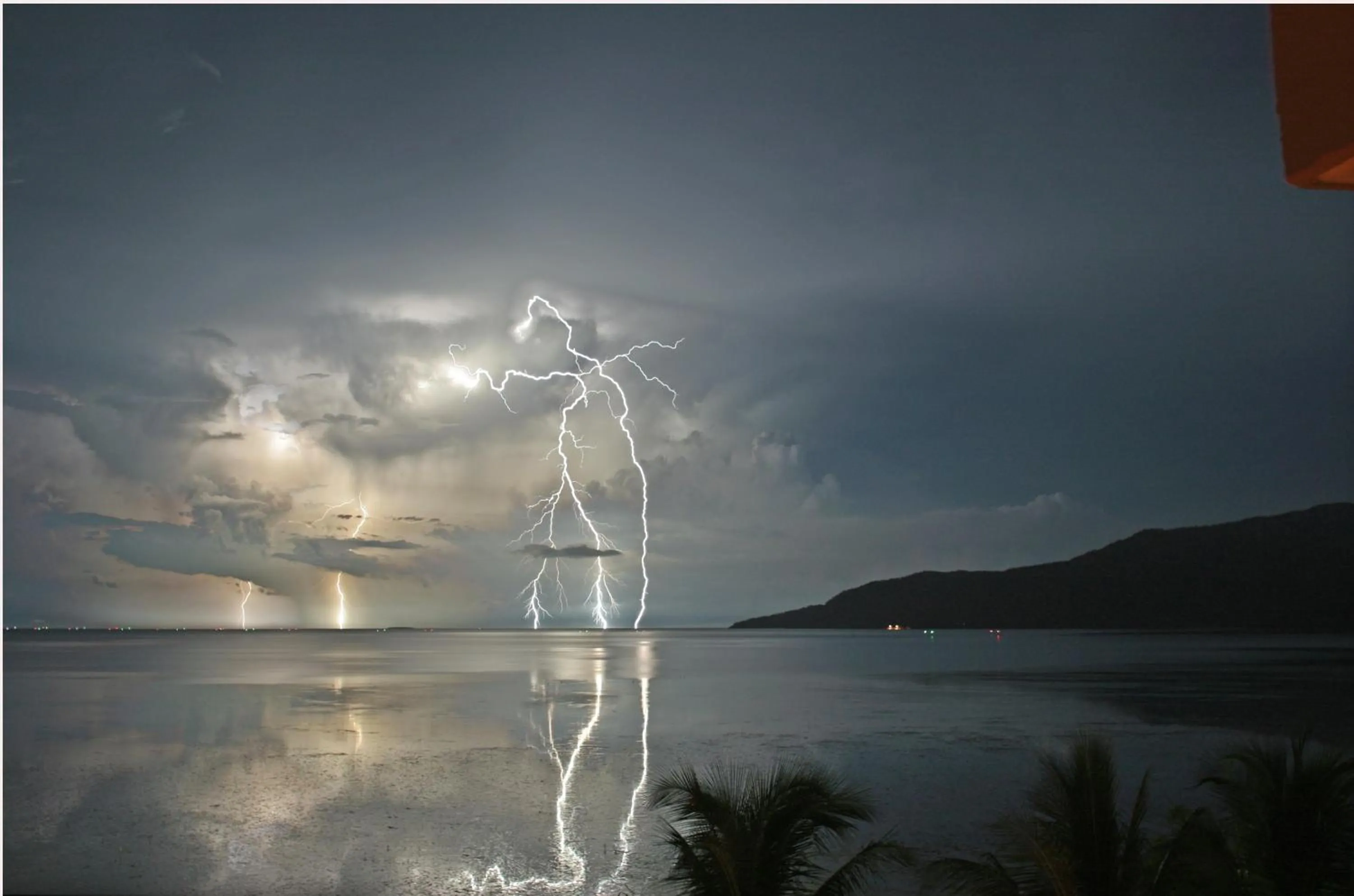 Night in Coral Towers Holiday Suites