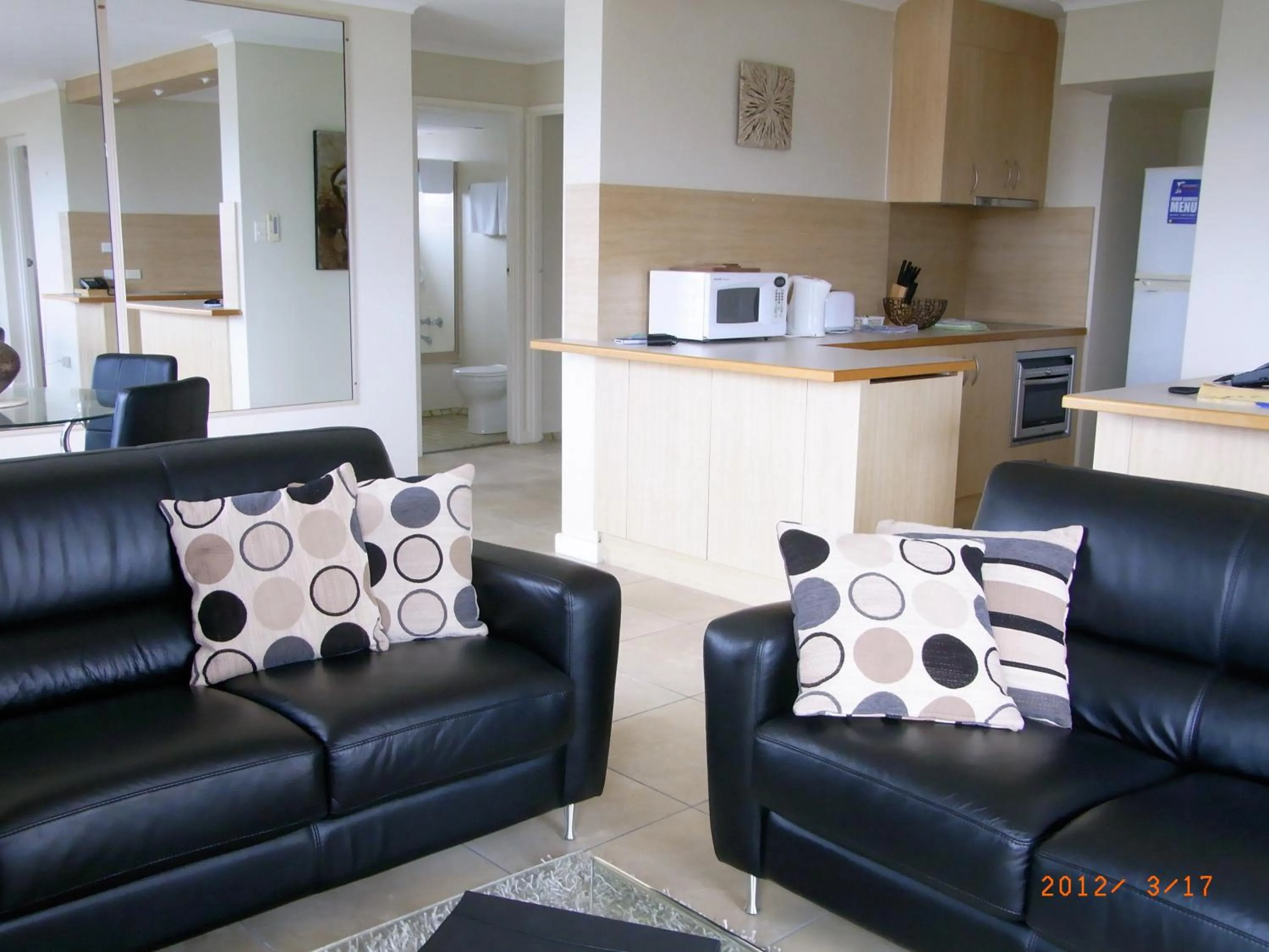 Living room in Coral Towers Holiday Suites