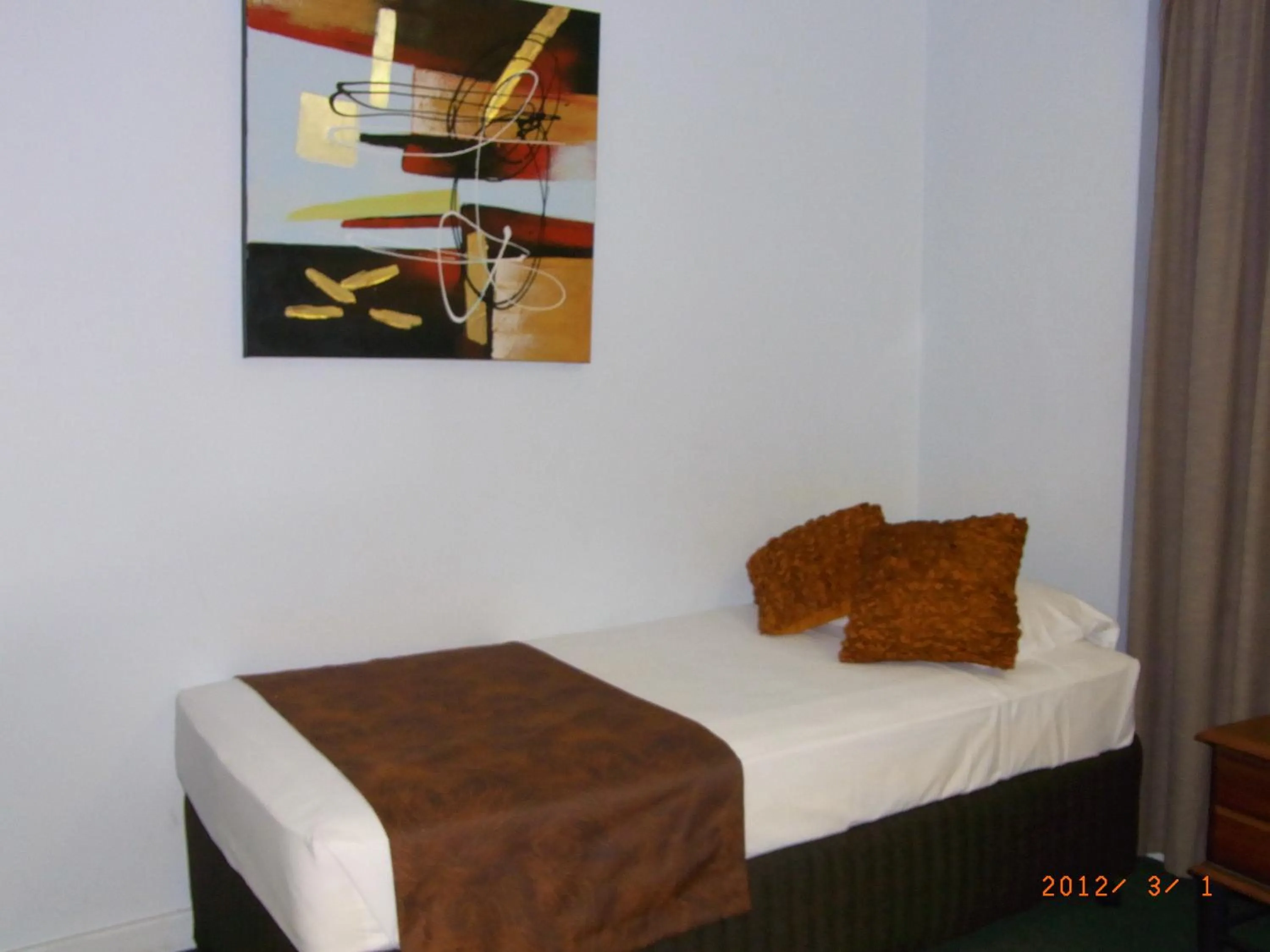 Bedroom, Bed in Coral Towers Holiday Suites