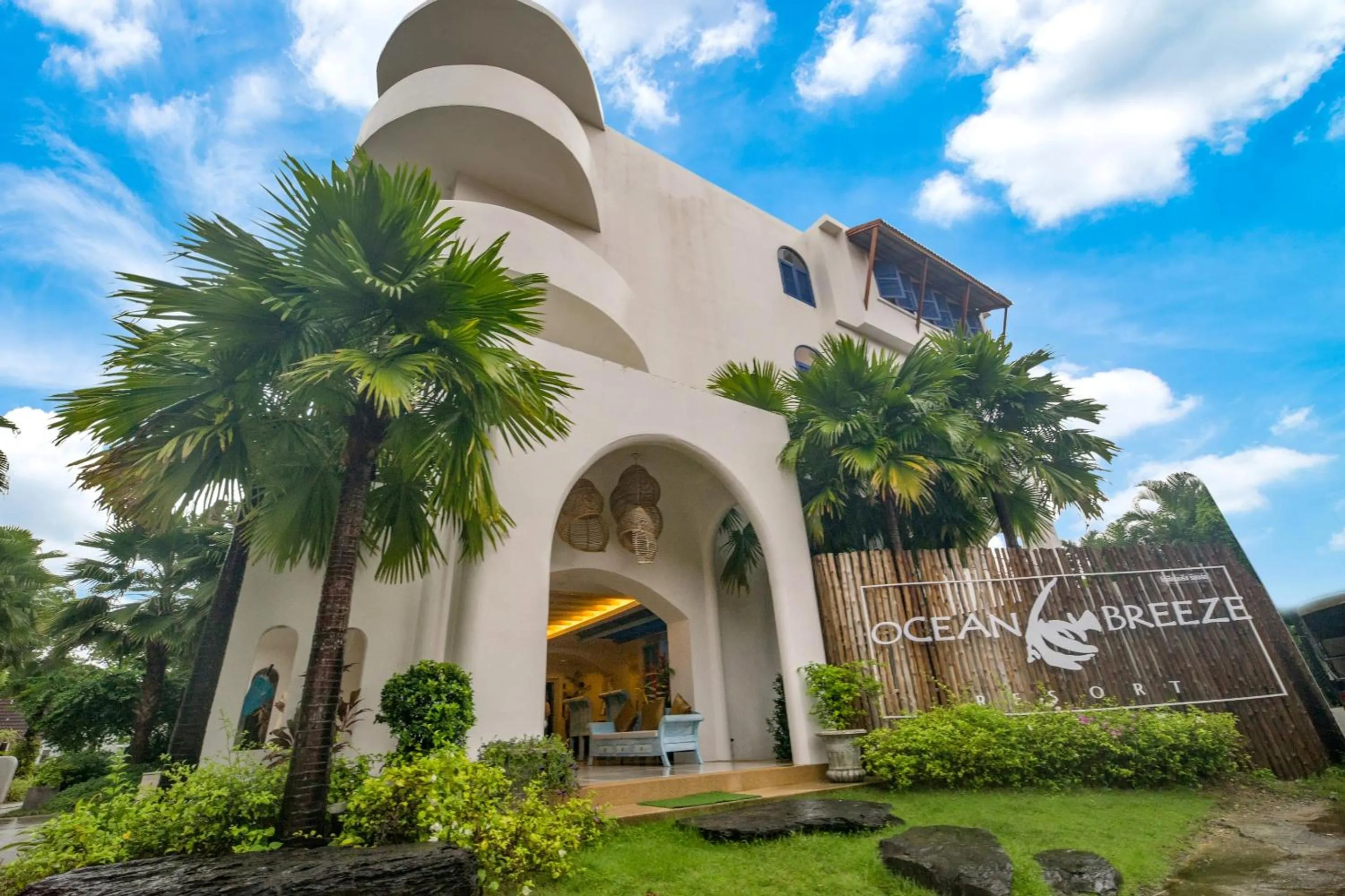 Facade/entrance in Ocean Breeze Resort Khaolak