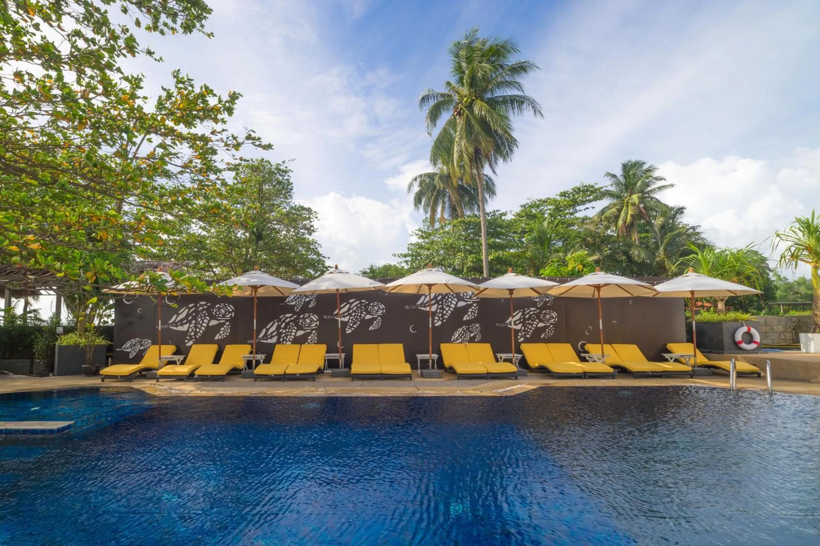 Swimming pool in Ocean Breeze Resort Khaolak