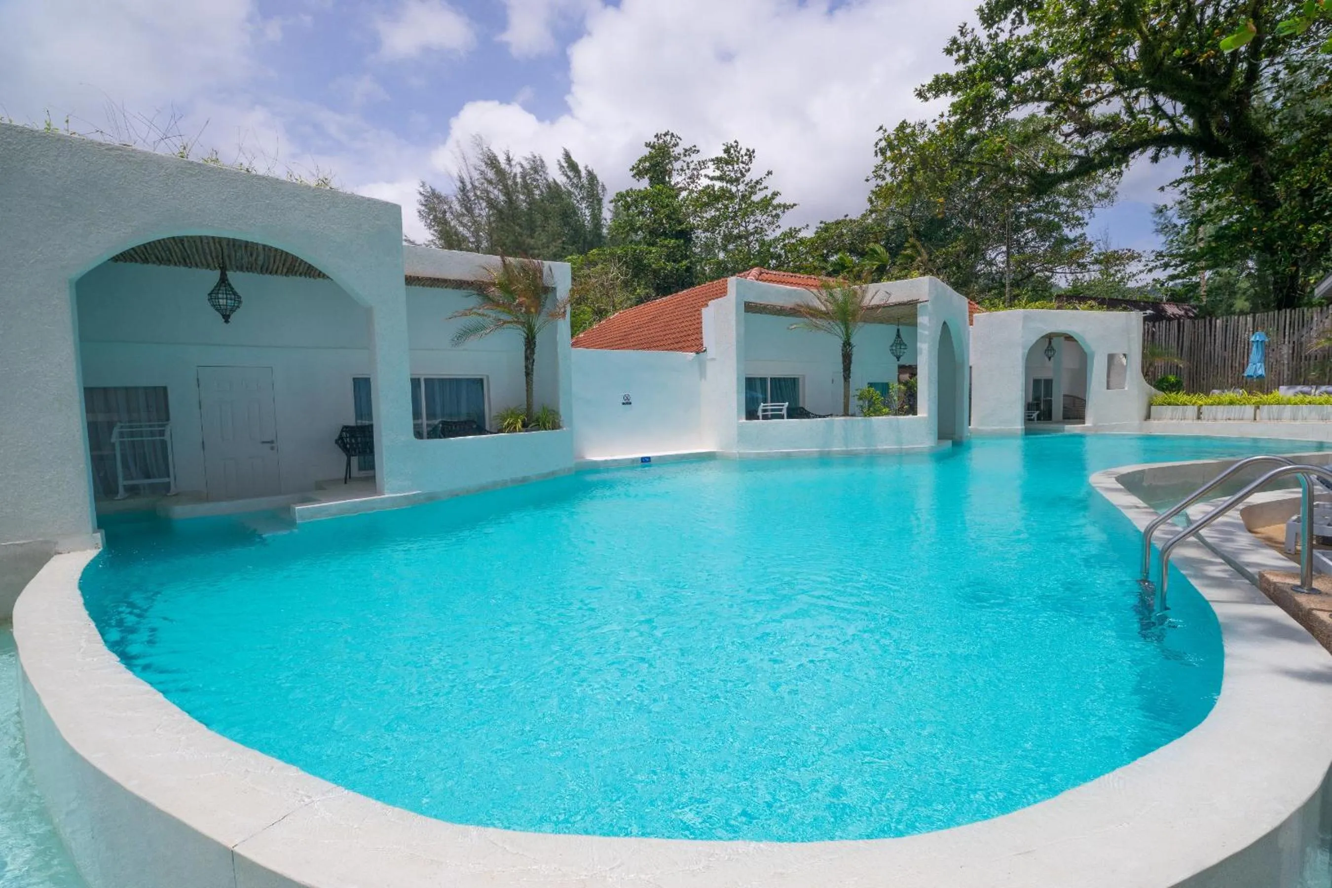 Swimming pool in Ocean Breeze Resort Khaolak