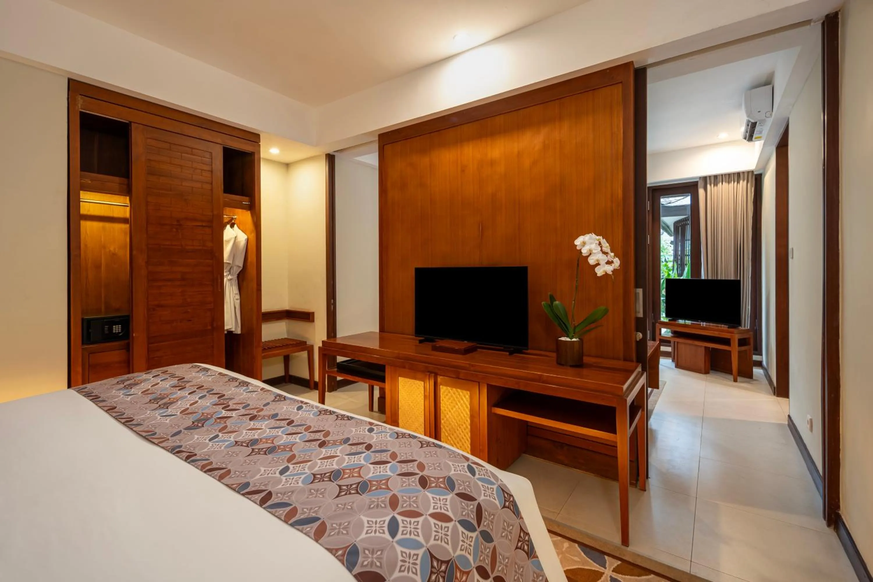 Bed in Kuta Seaview Beach Resort
