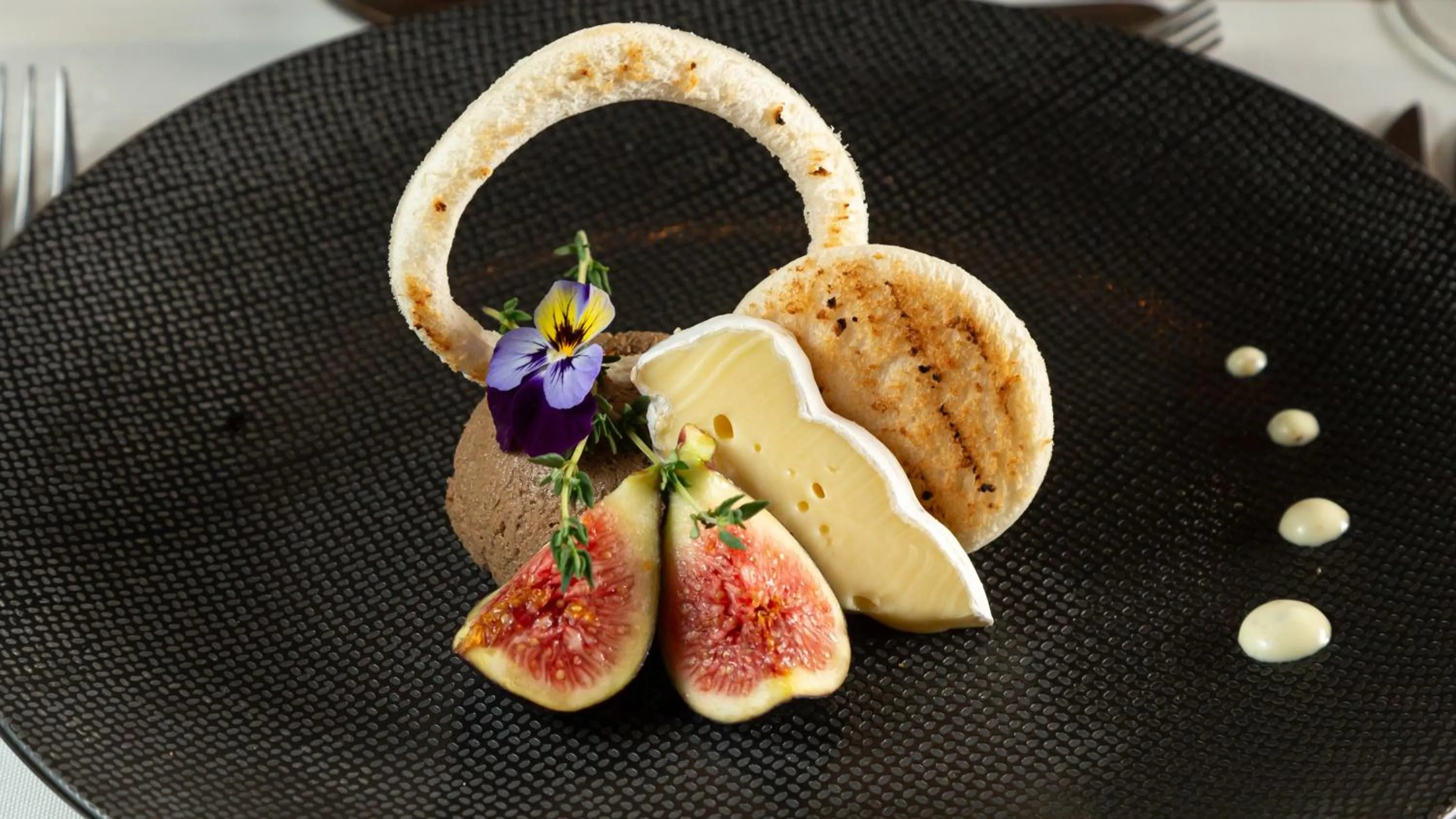 Restaurant/places to eat in La Plume Boutique Hotel & Spa