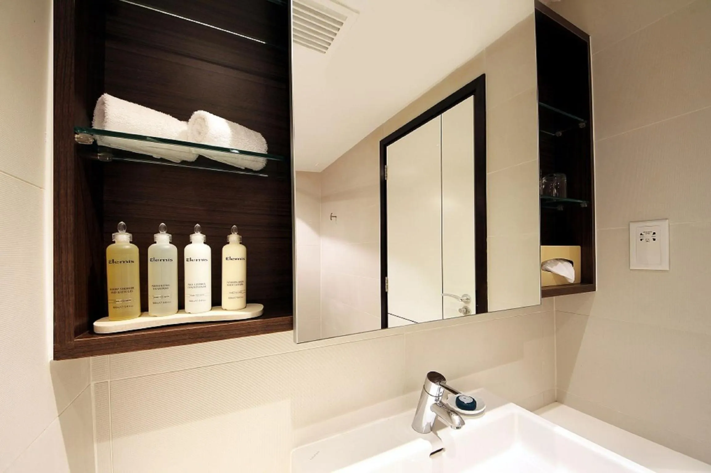 Bathroom in PARKROYAL Serviced Suites Singapore