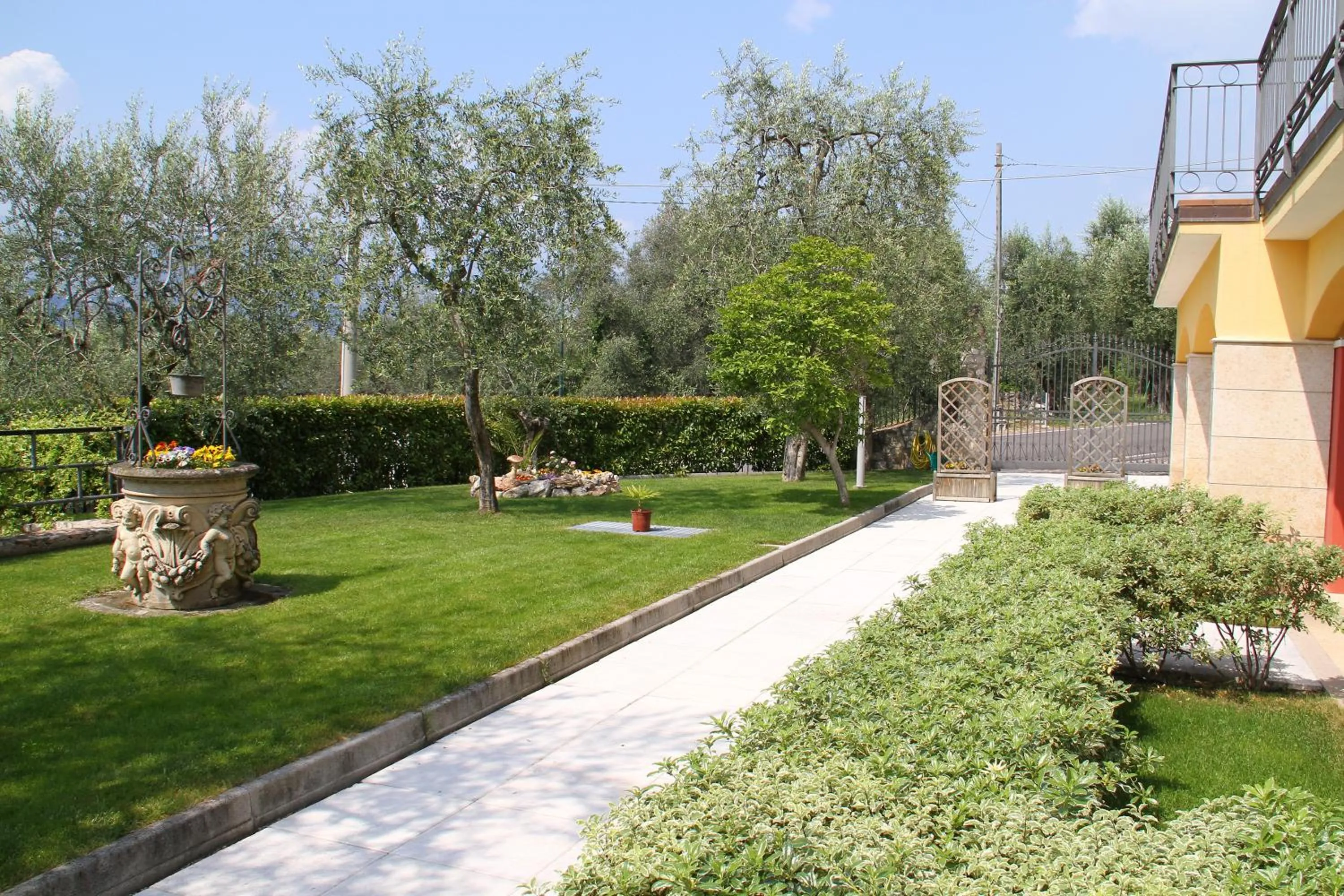 Garden in Villa Due Leoni - Residence