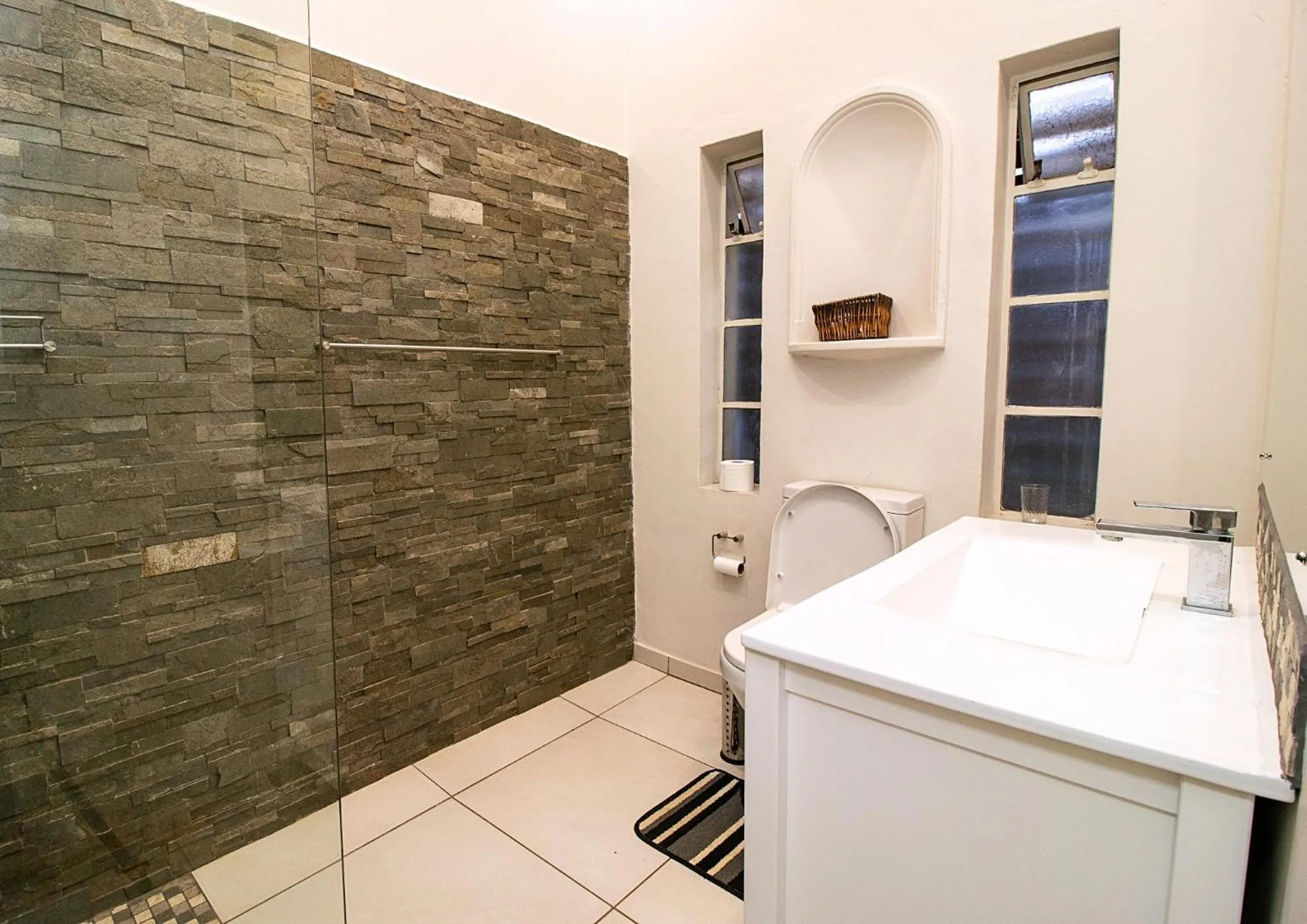 Shower in The Doors Inn