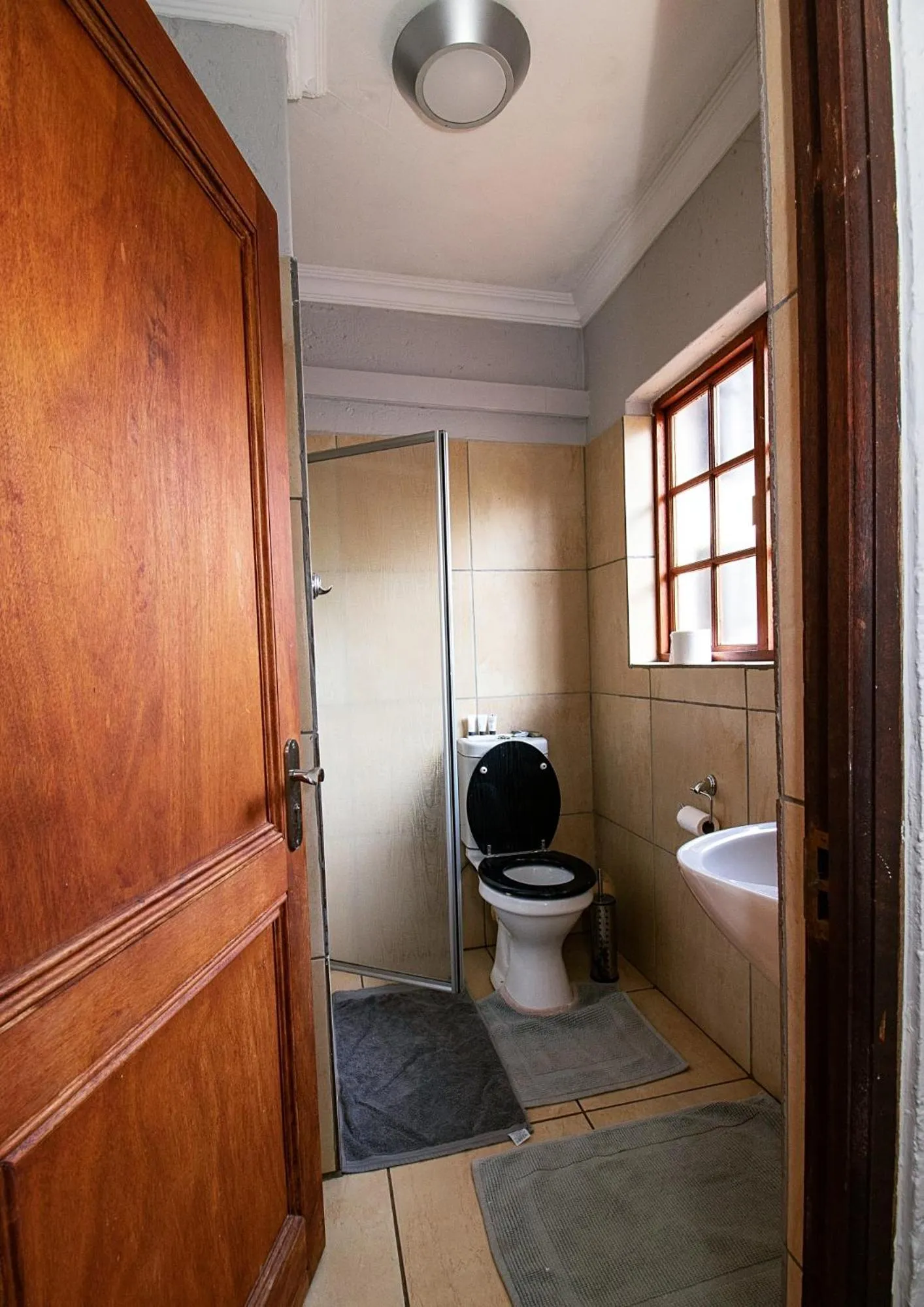 Bathroom in The Doors Inn