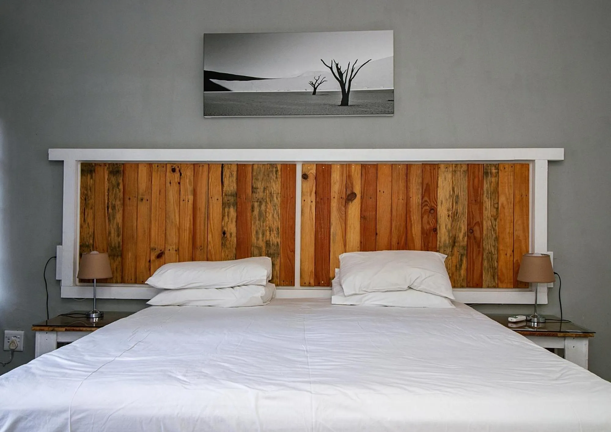 Bedroom, Bed in The Doors Inn