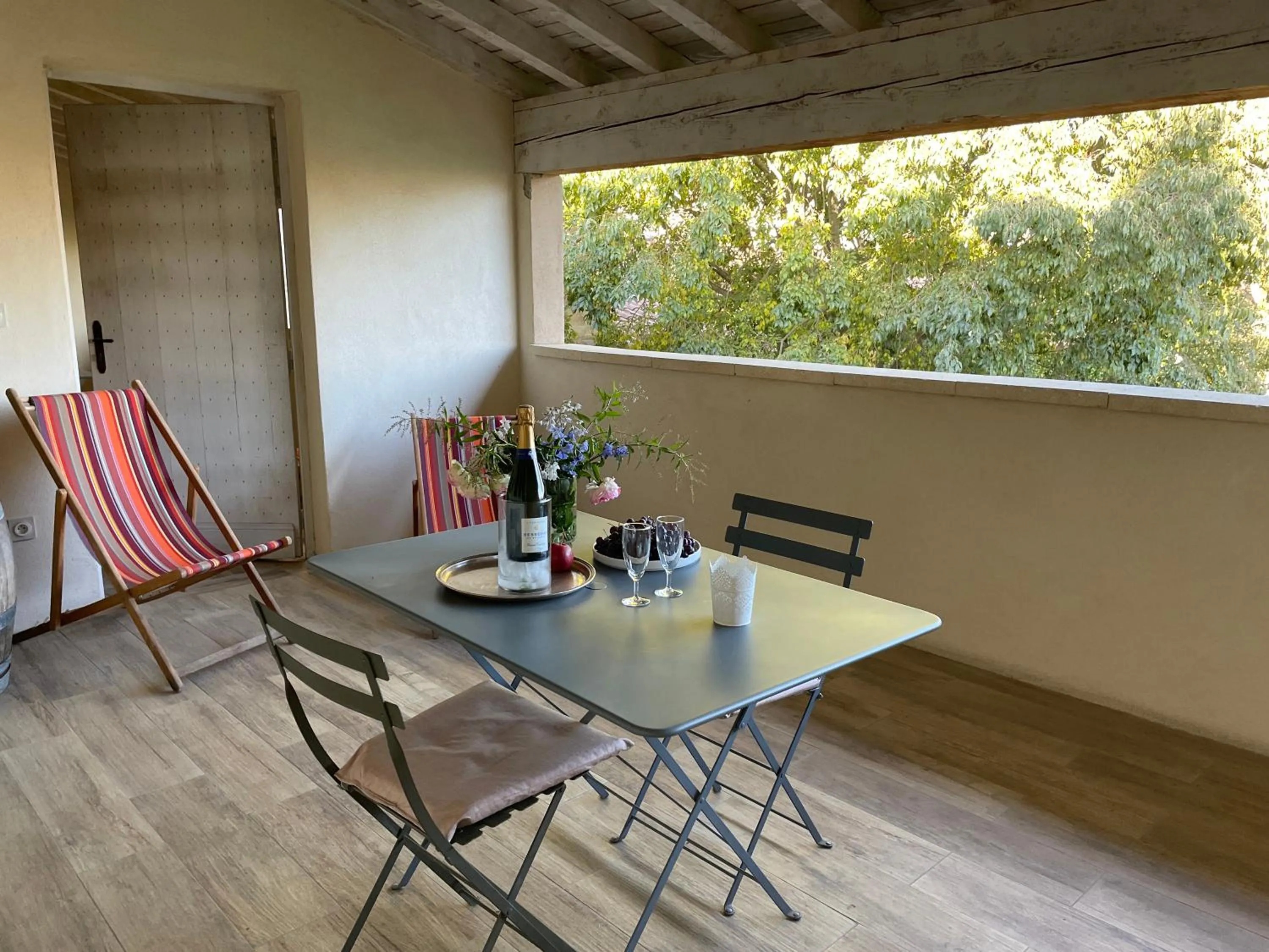 Patio in HOTEL et APPARTEMENTS DOMAINE DES CLOS - Teritoria