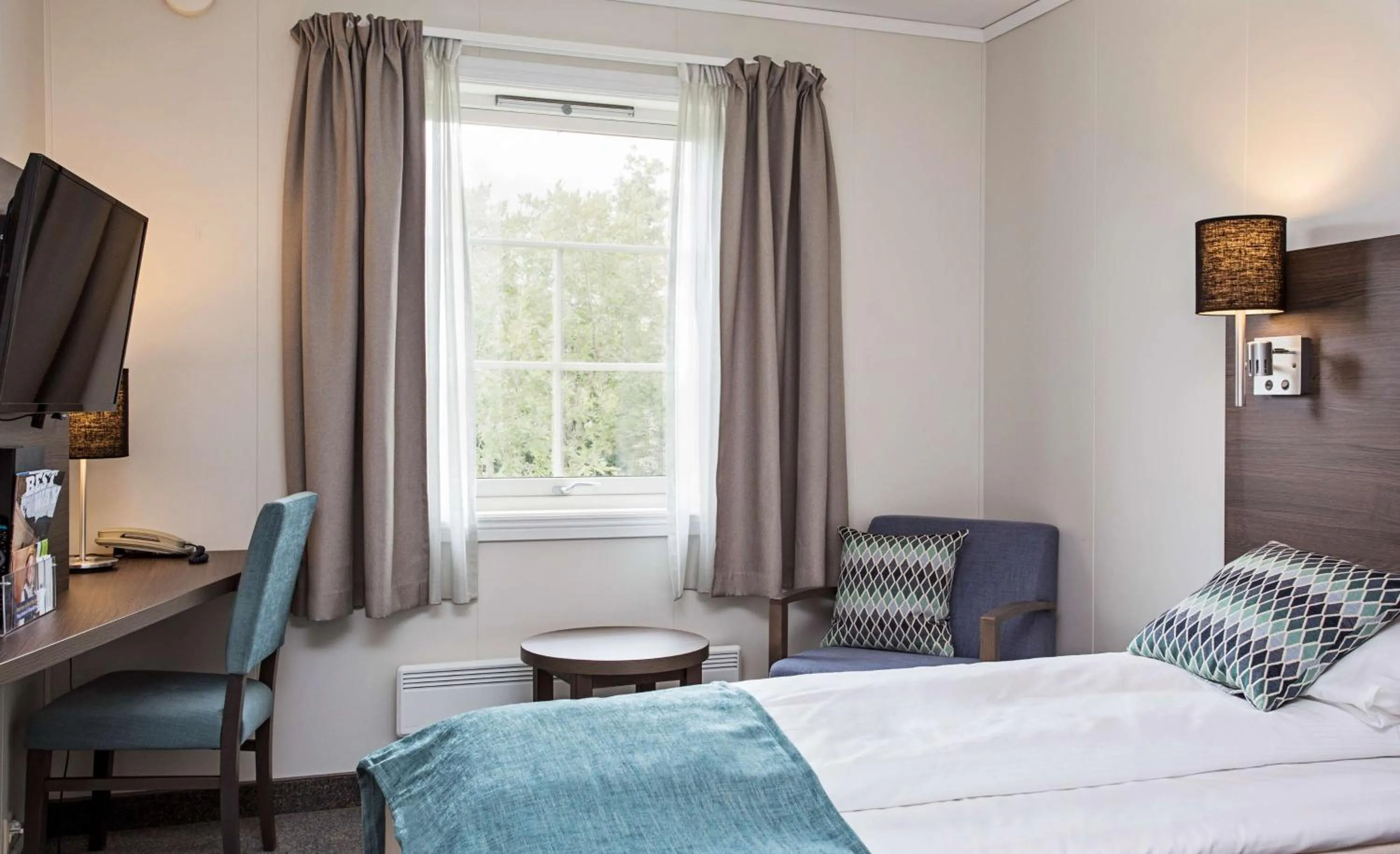 Photo of the whole room, Bed in Scandic Leknes Lofoten