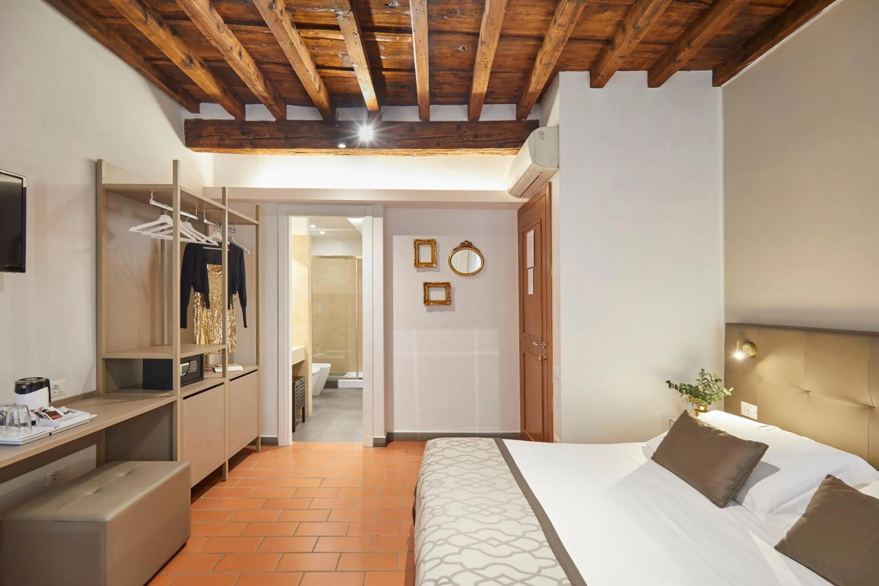 Photo of the whole room, Bed in Sette Angeli Rooms