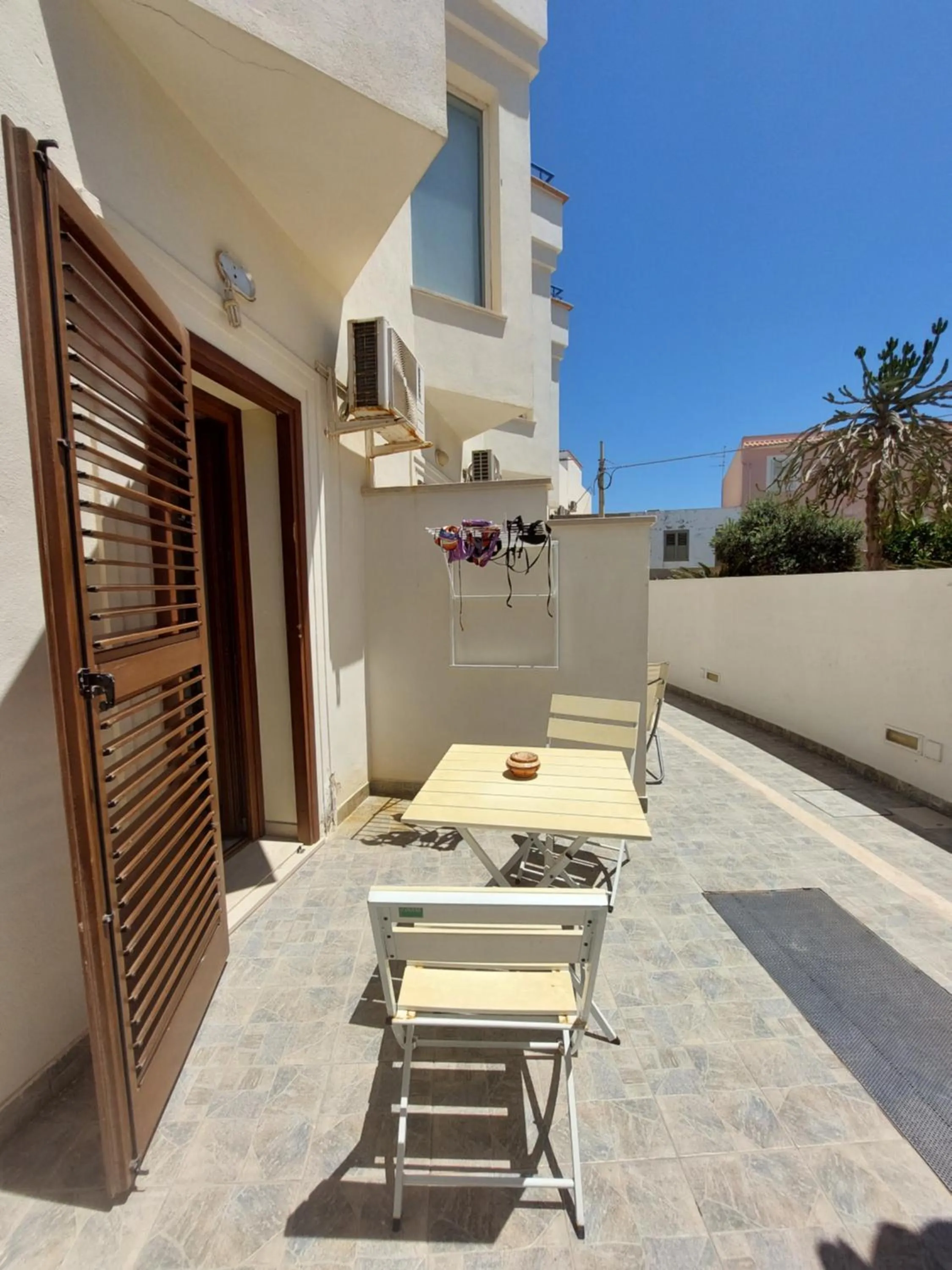 Property building in Hotel Il Faro Della Guitgia Tommasino