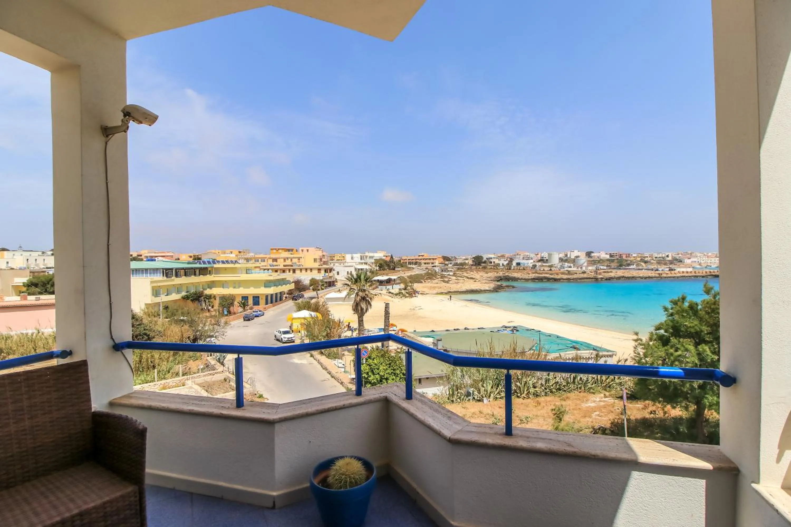 Balcony/Terrace in Hotel Il Faro Della Guitgia Tommasino