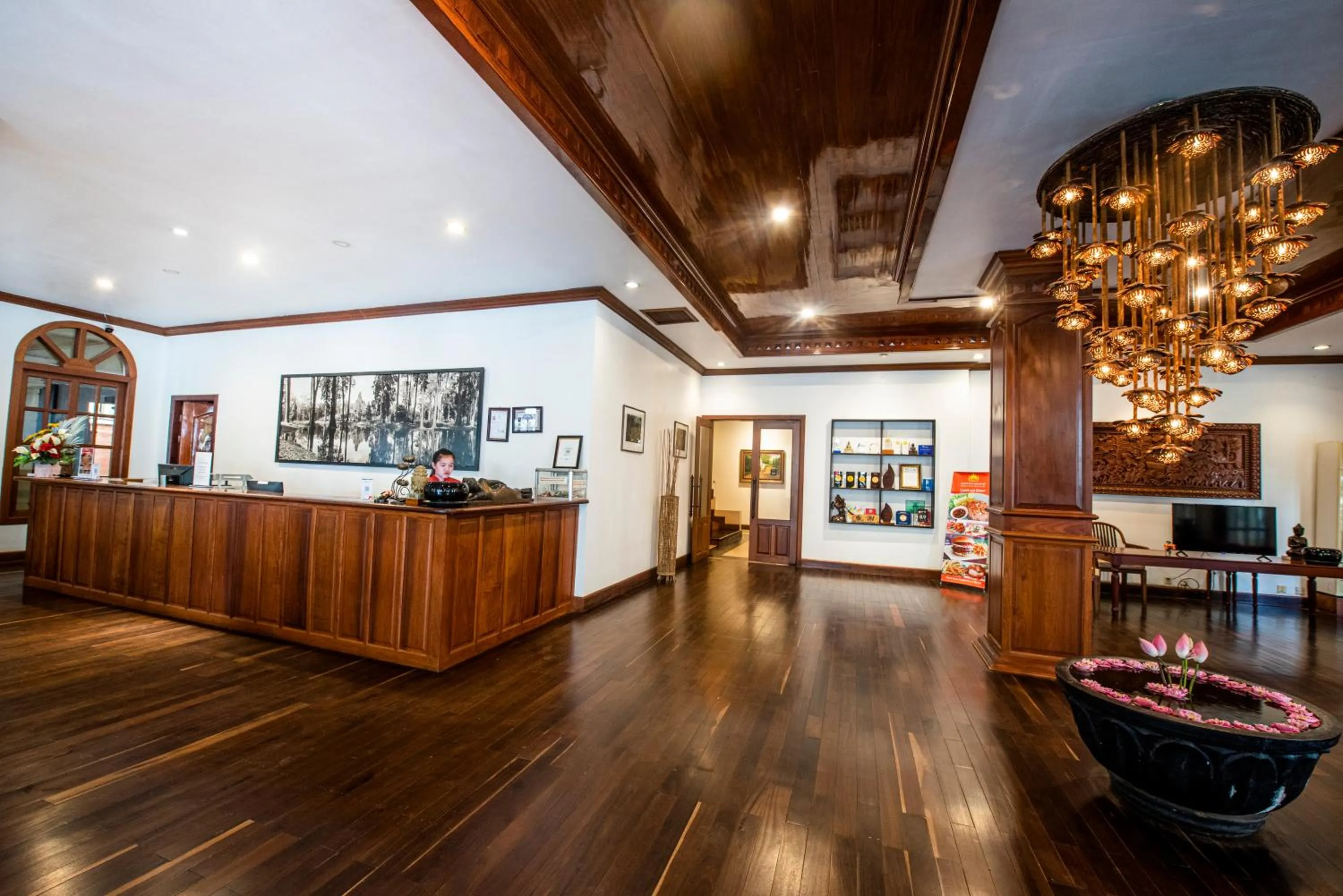 Lobby or reception in The Suite By Royal Crown Hotel