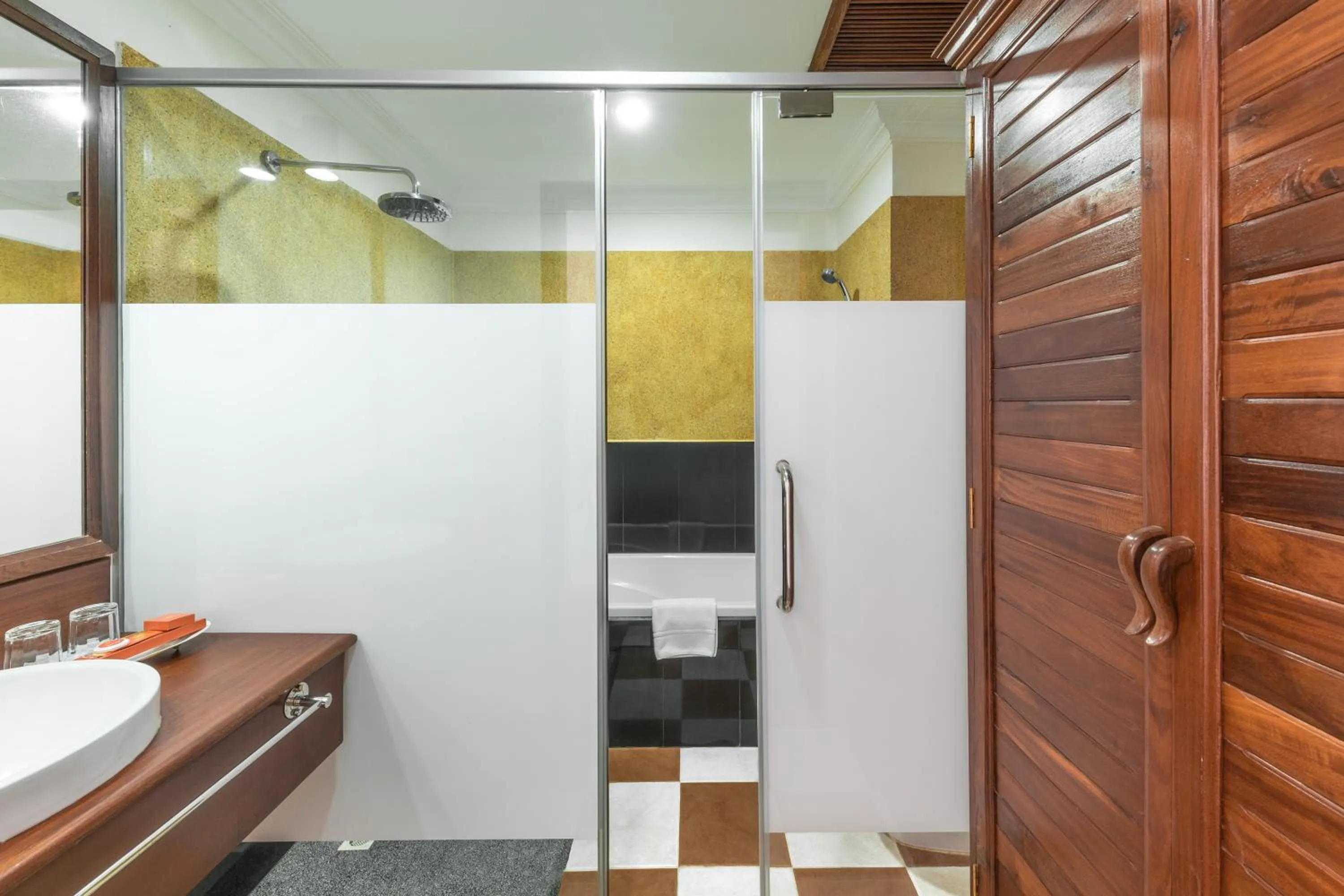 Bathroom in The Suite By Royal Crown Hotel