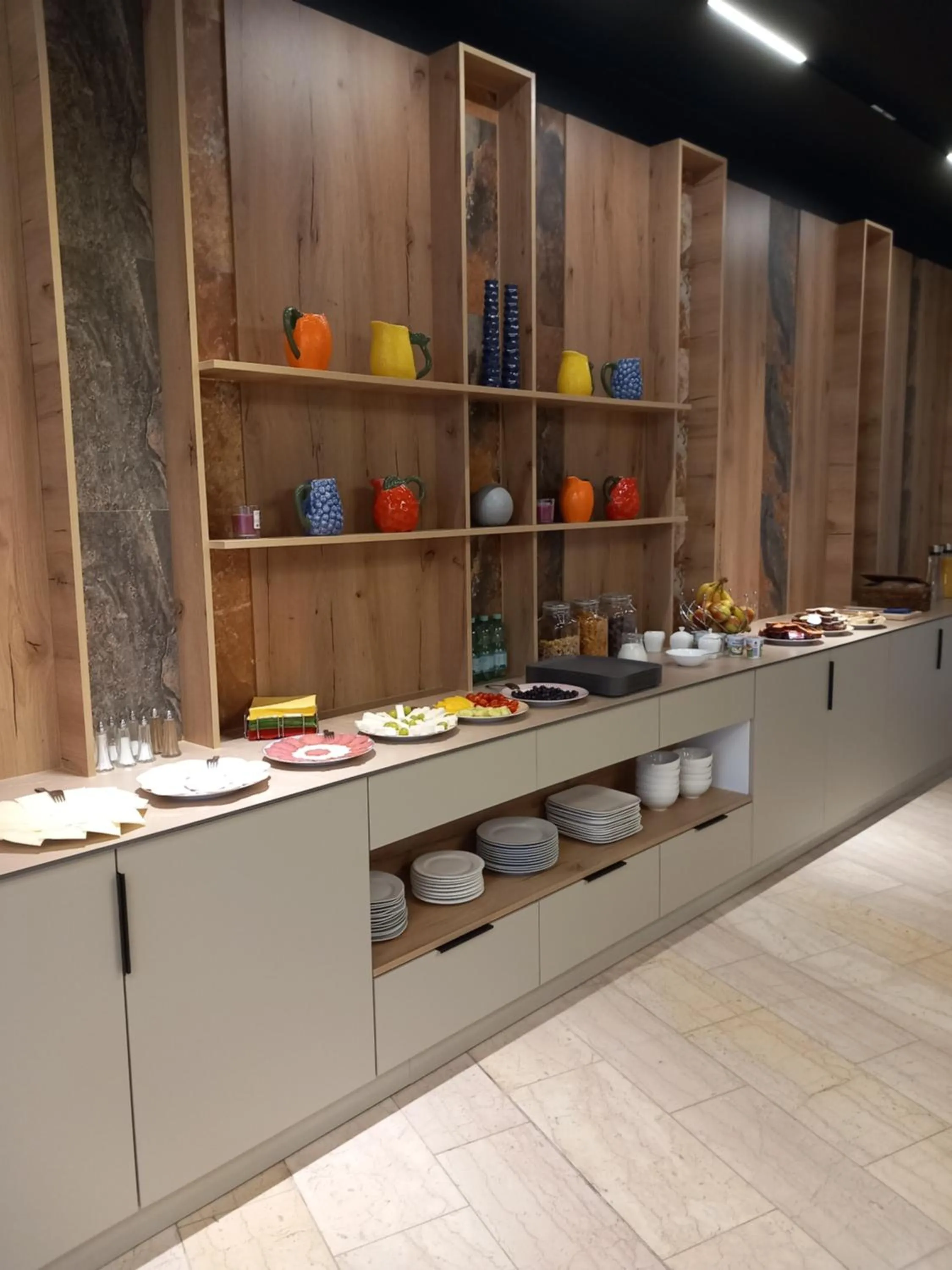 Restaurant/places to eat in Hotel Hafez