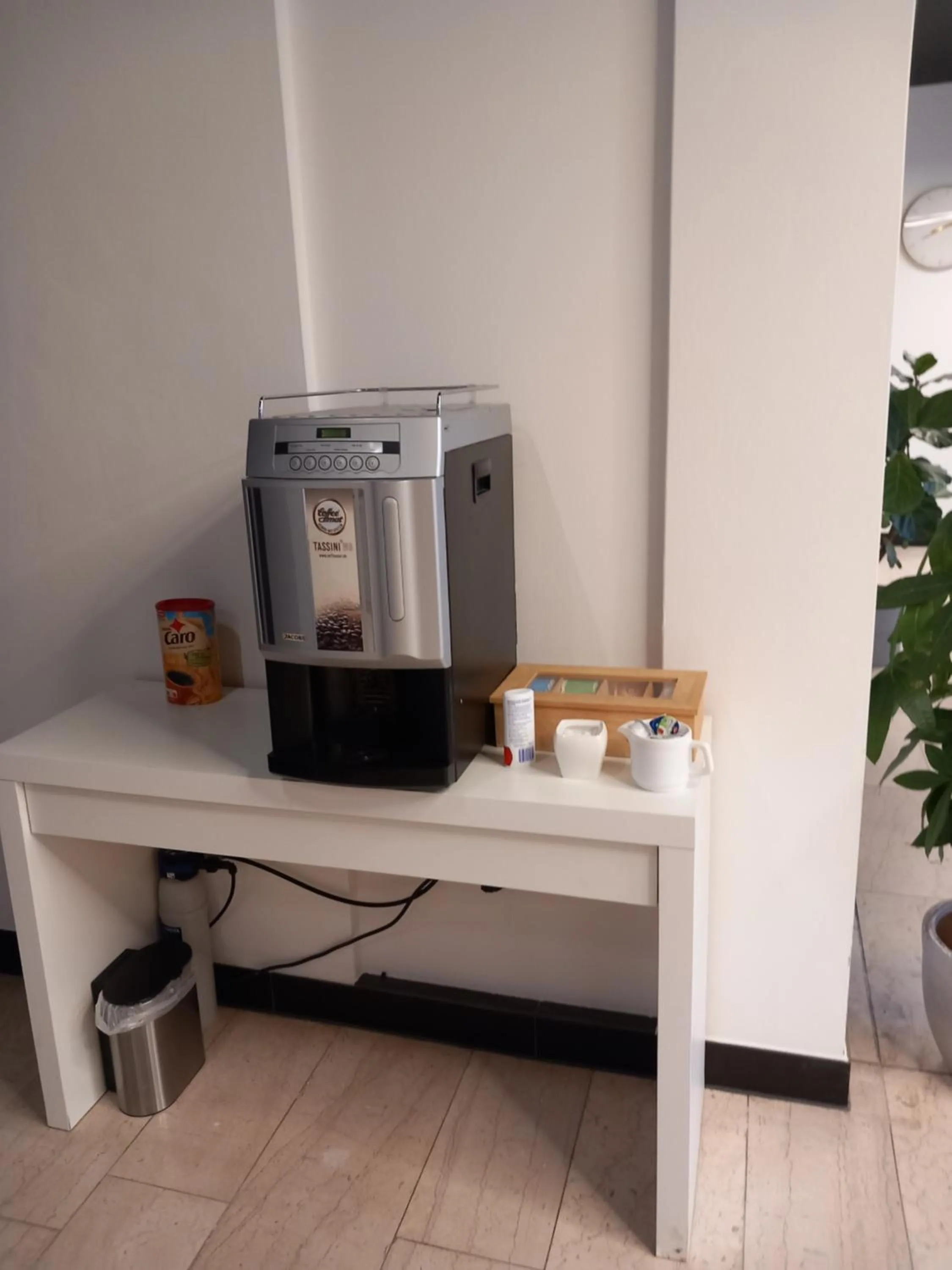 Coffee/tea facilities in Hotel Hafez