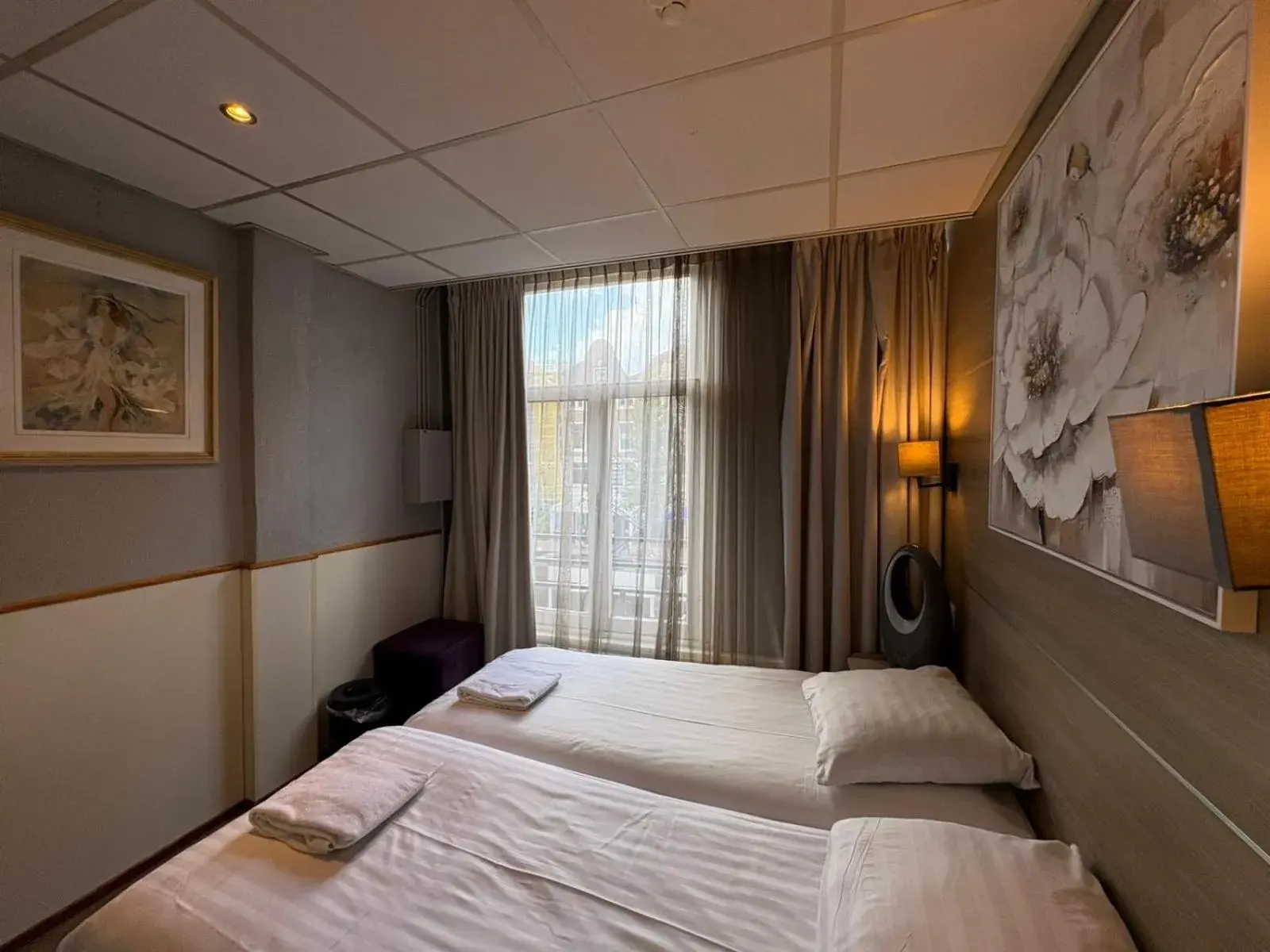 Twin Room with Private Bathroom in Hotel Jesse Twin Room with Private Bathroom in Hotel Jesse