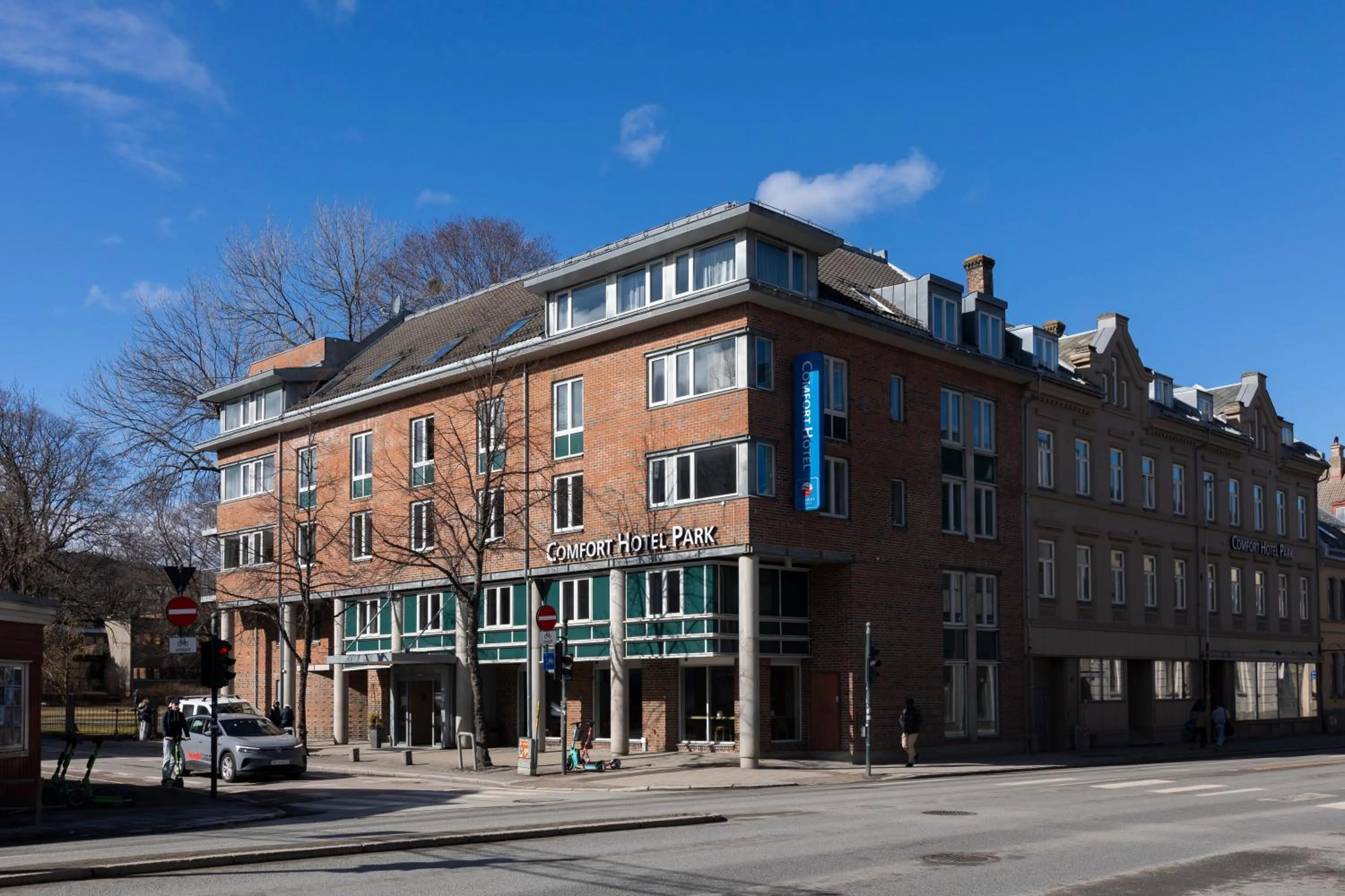 Property building in Comfort Hotel Park