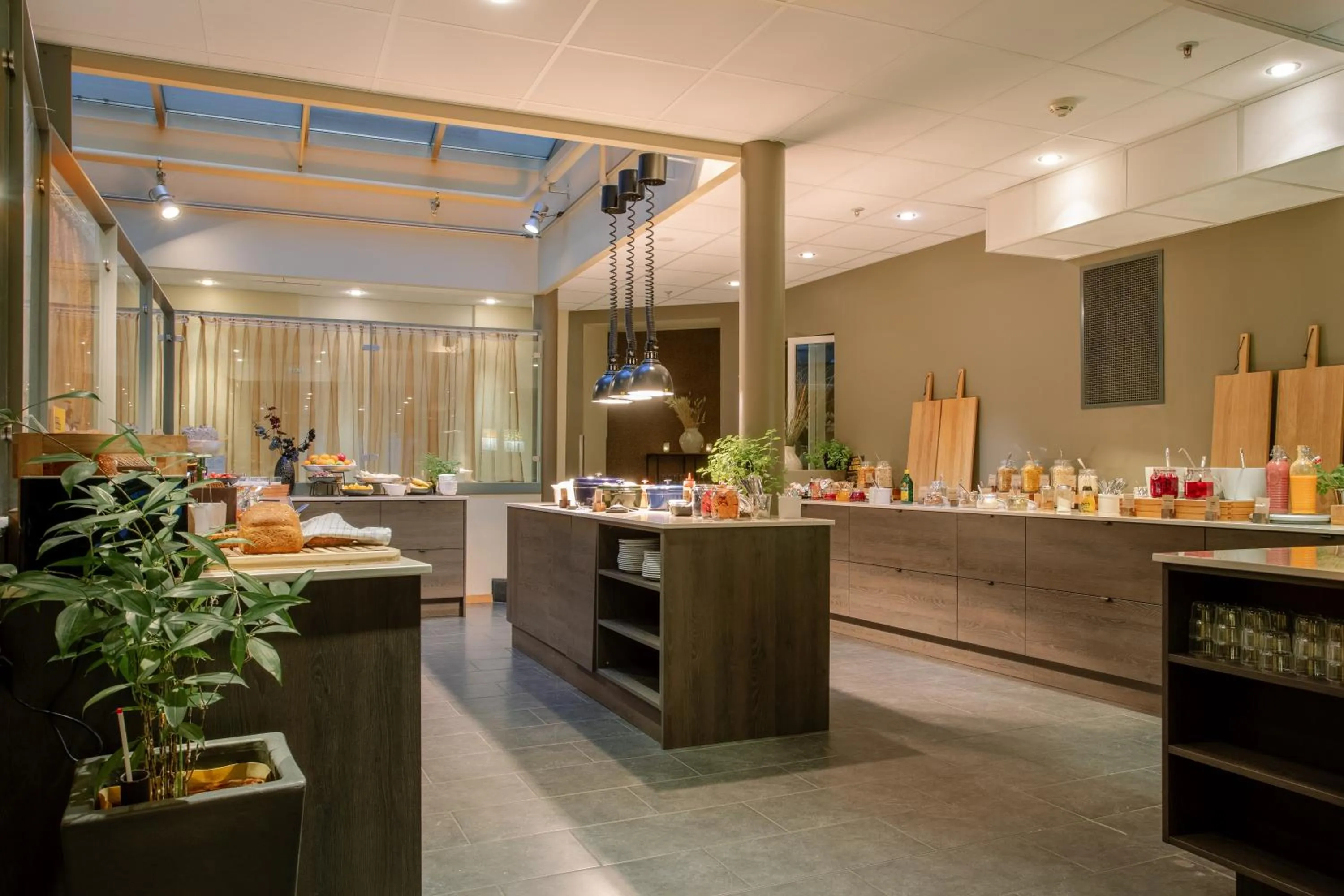 Buffet breakfast in Comfort Hotel Park