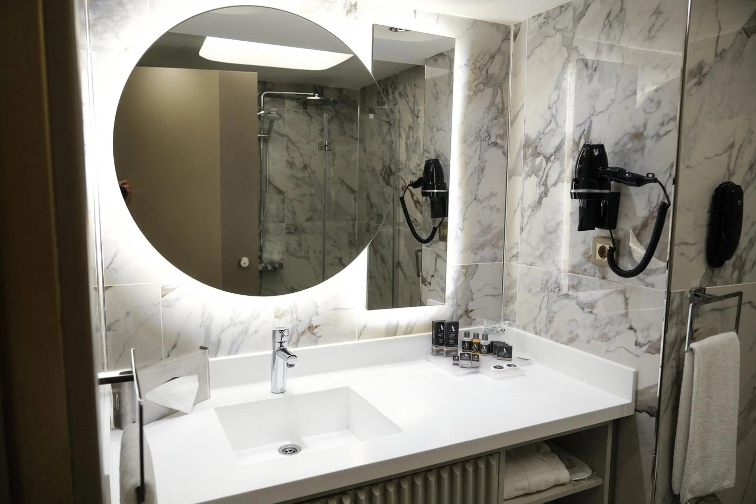 Shower in Altinel Ankara Hotel & Convention Center