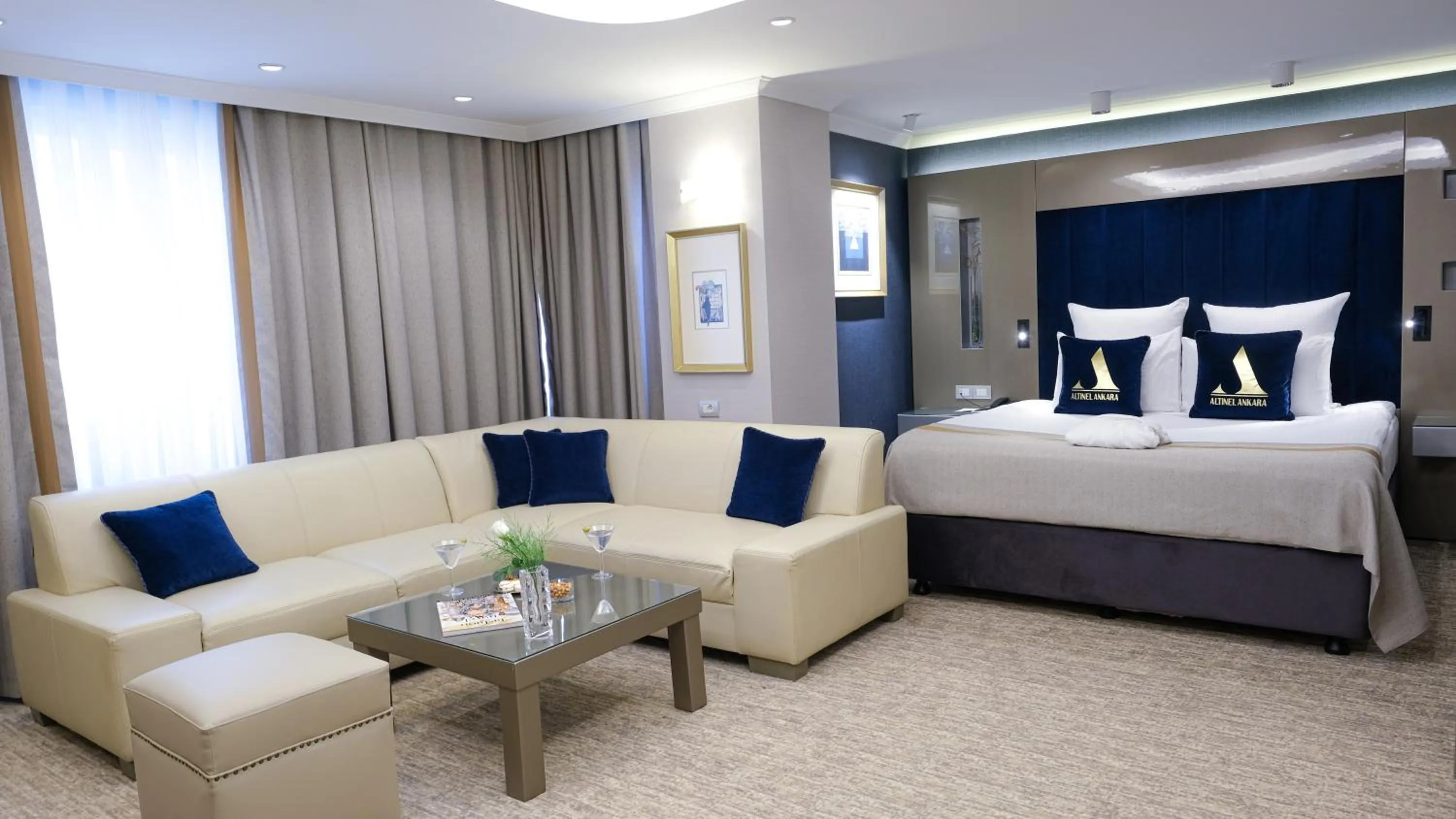 Living room, Bed in Altinel Ankara Hotel & Convention Center