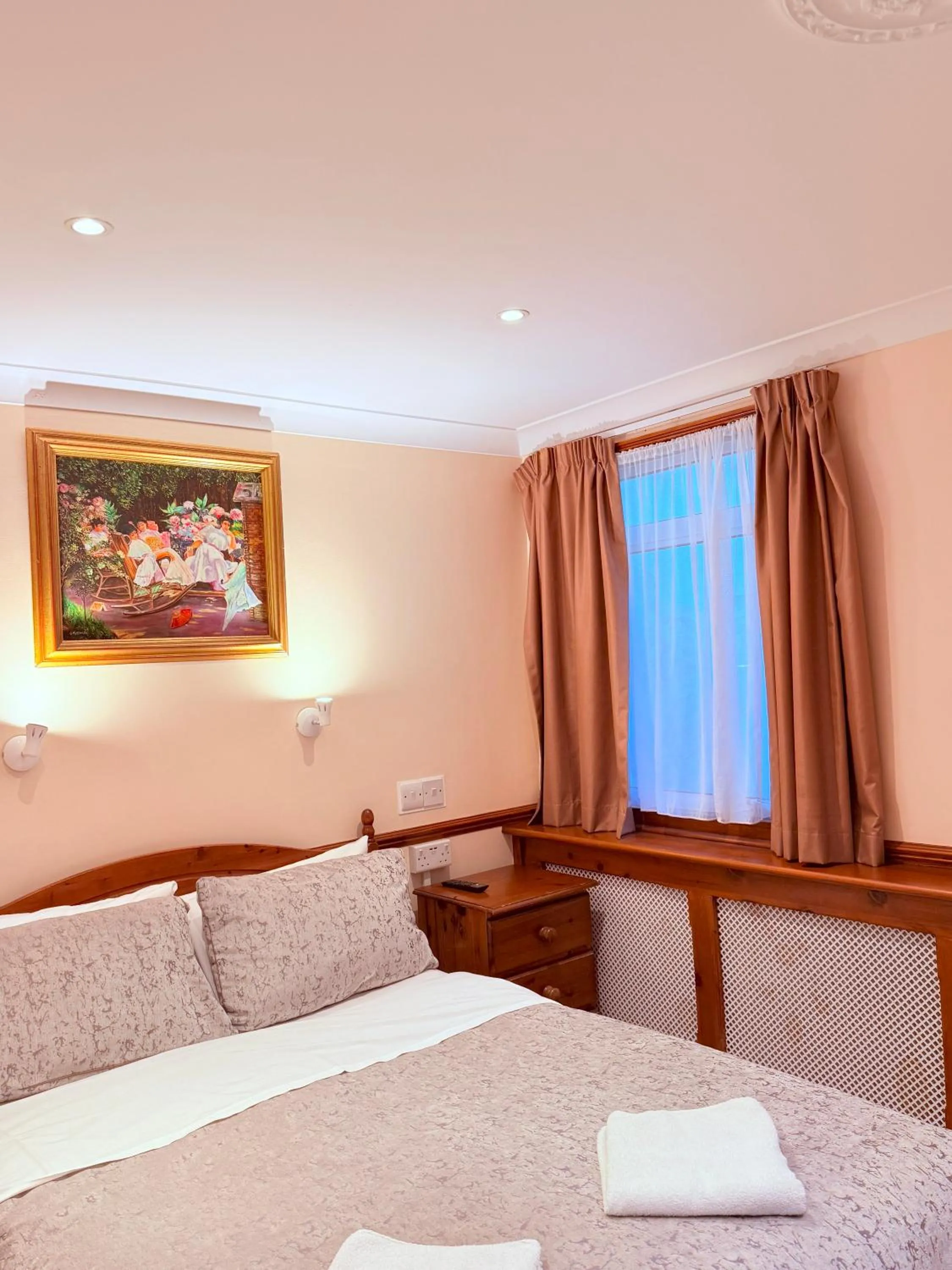 Bedroom, Bed in Europa House Hotel, London Paddington