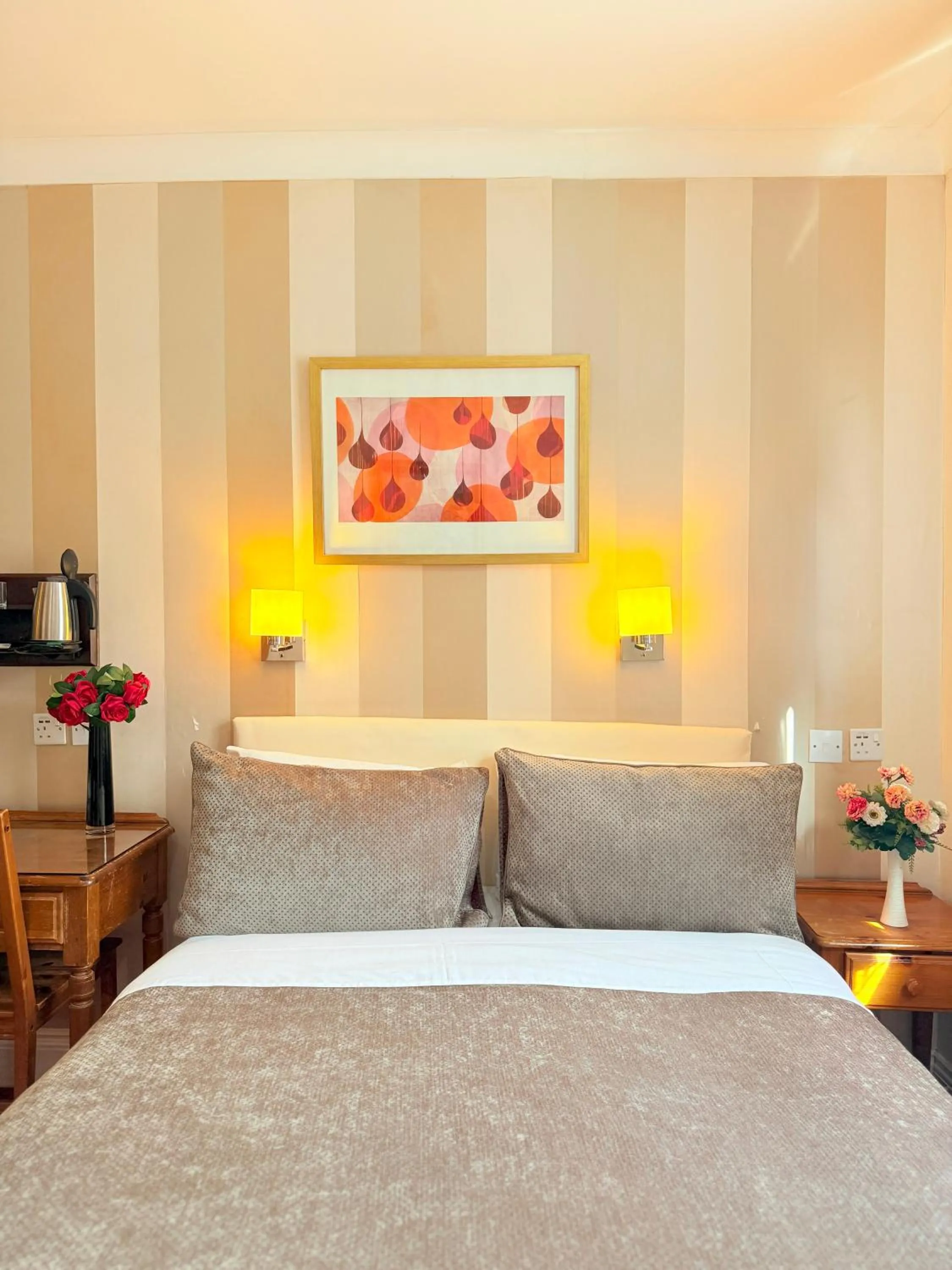 Bedroom, Bed in Europa House Hotel, London Paddington