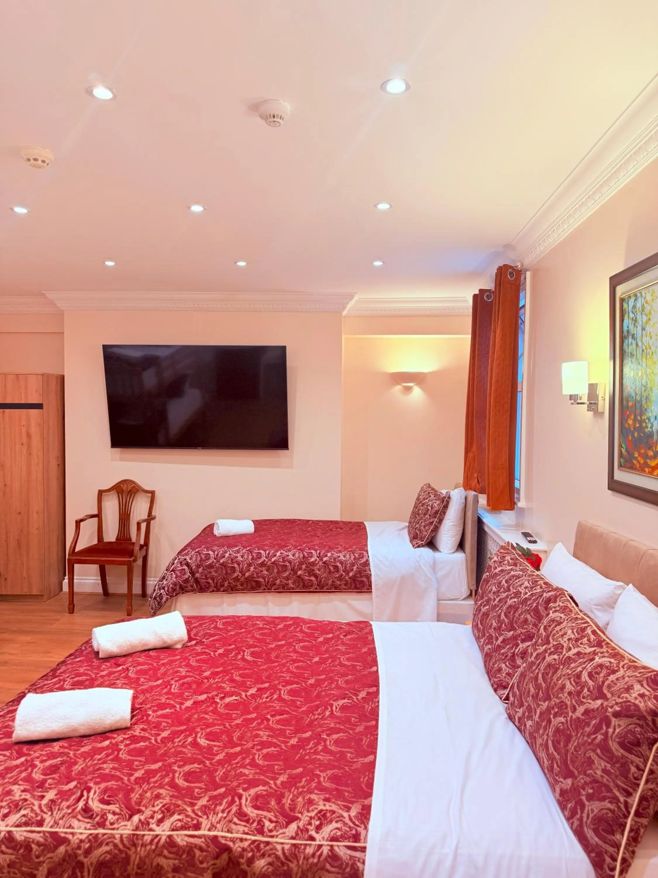 Bed in Europa House Hotel, London Paddington